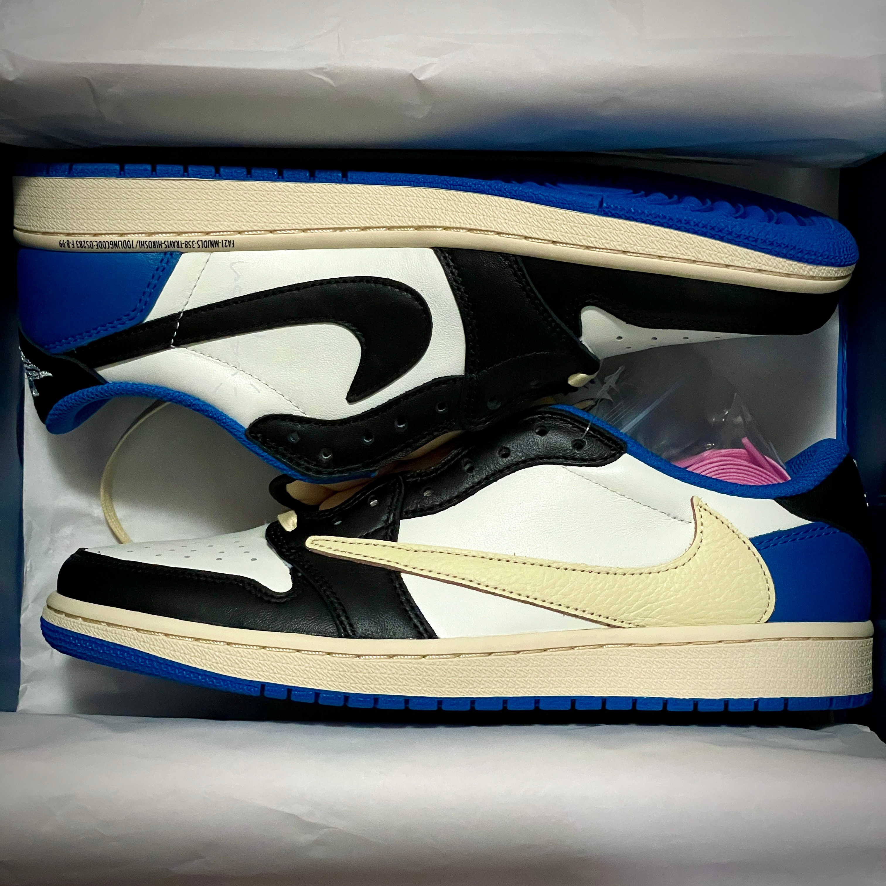 Jordan 1 x Travis Scott x Fragment Retro Low OG SP Military Blue 착용 스타일 - 5