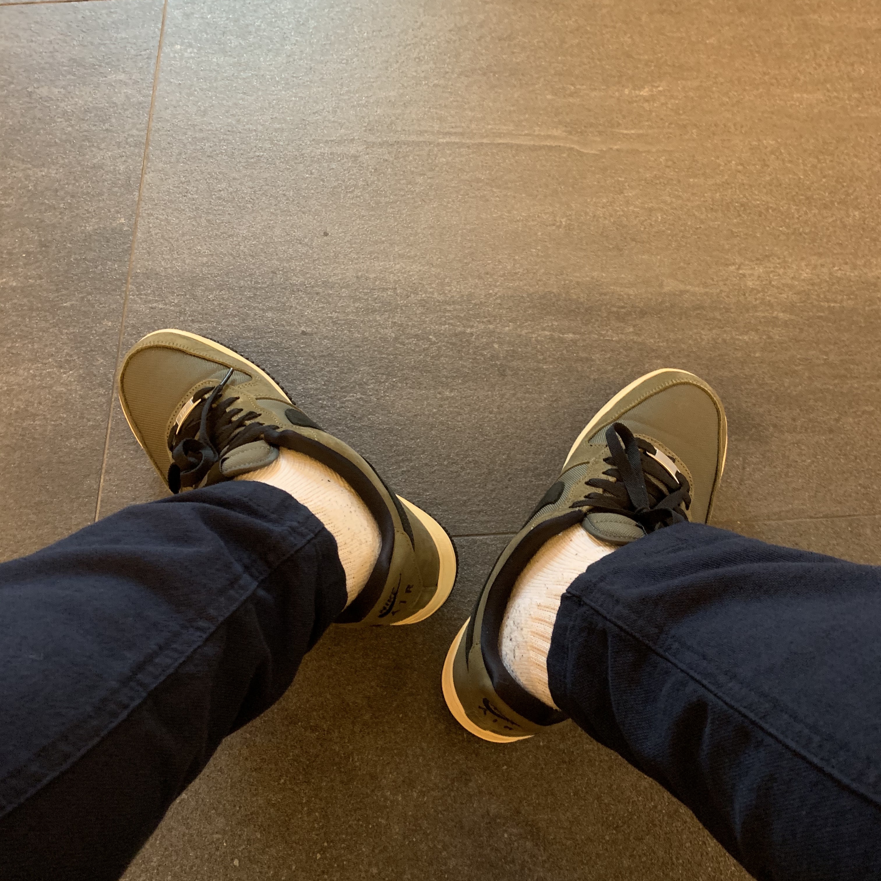 Nike x Undefeated Air Force 1 Low SP Ballistic 착용 스타일 - 2
