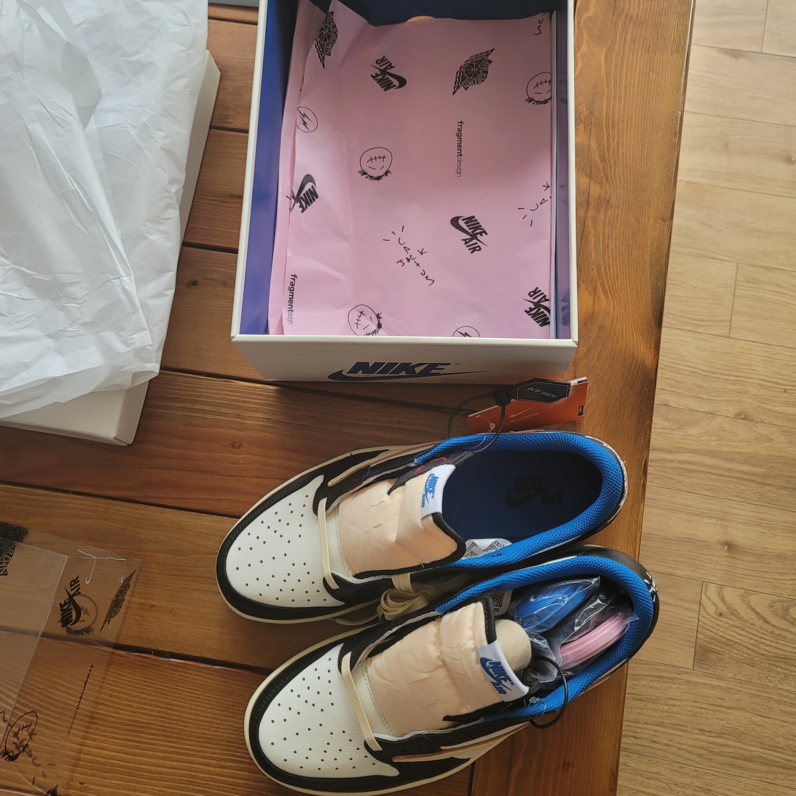Jordan 1 x Travis Scott x Fragment Retro Low OG SP Military Blue 착용 스타일 - 2