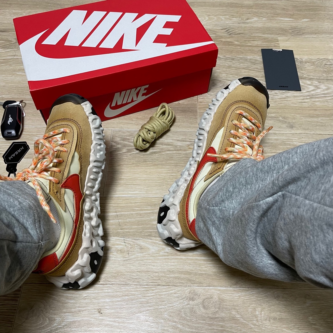 Nike Overbreak SP Fossil 착용 스타일