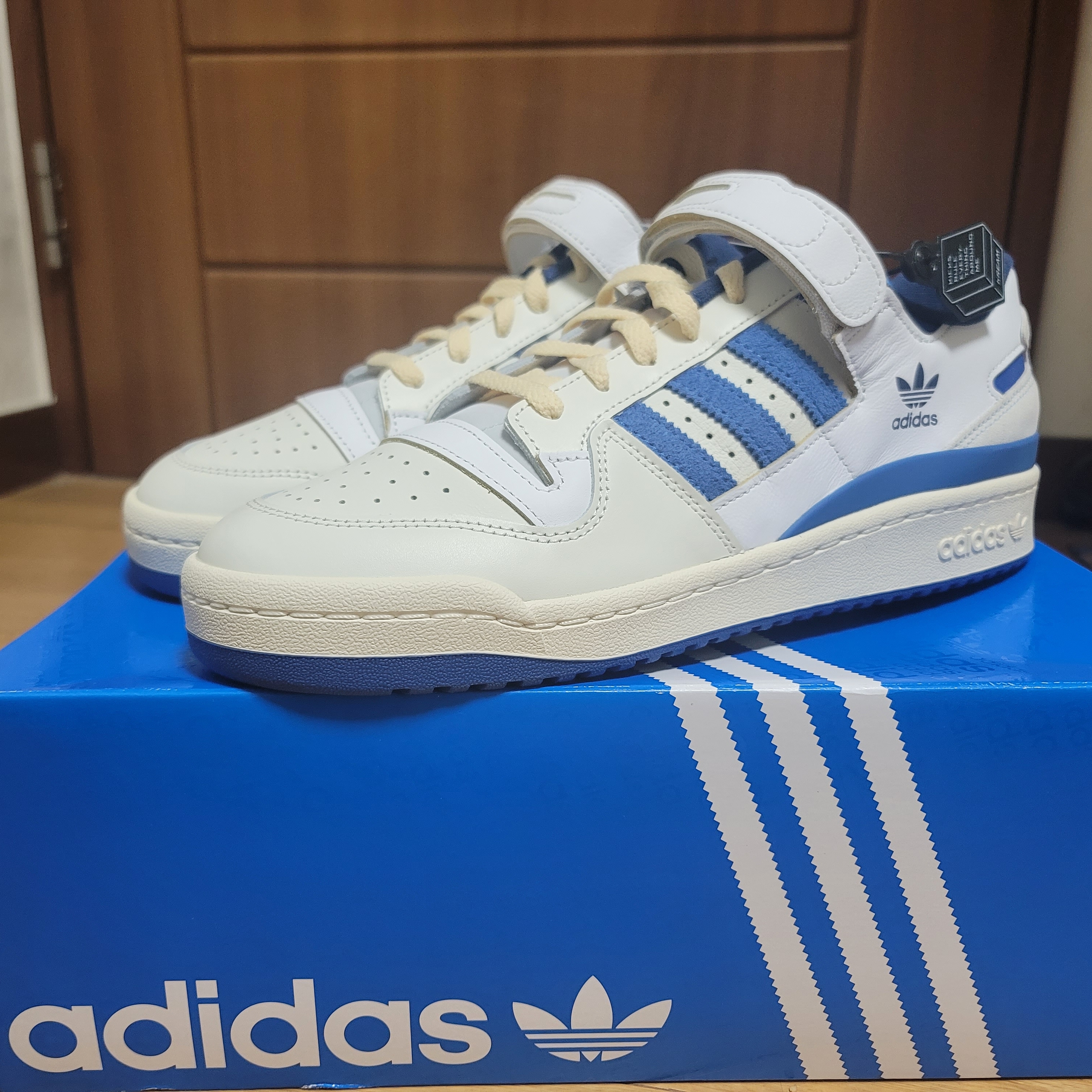 Adidas OG Forum 84 Low Blue Thread 착용 스타일