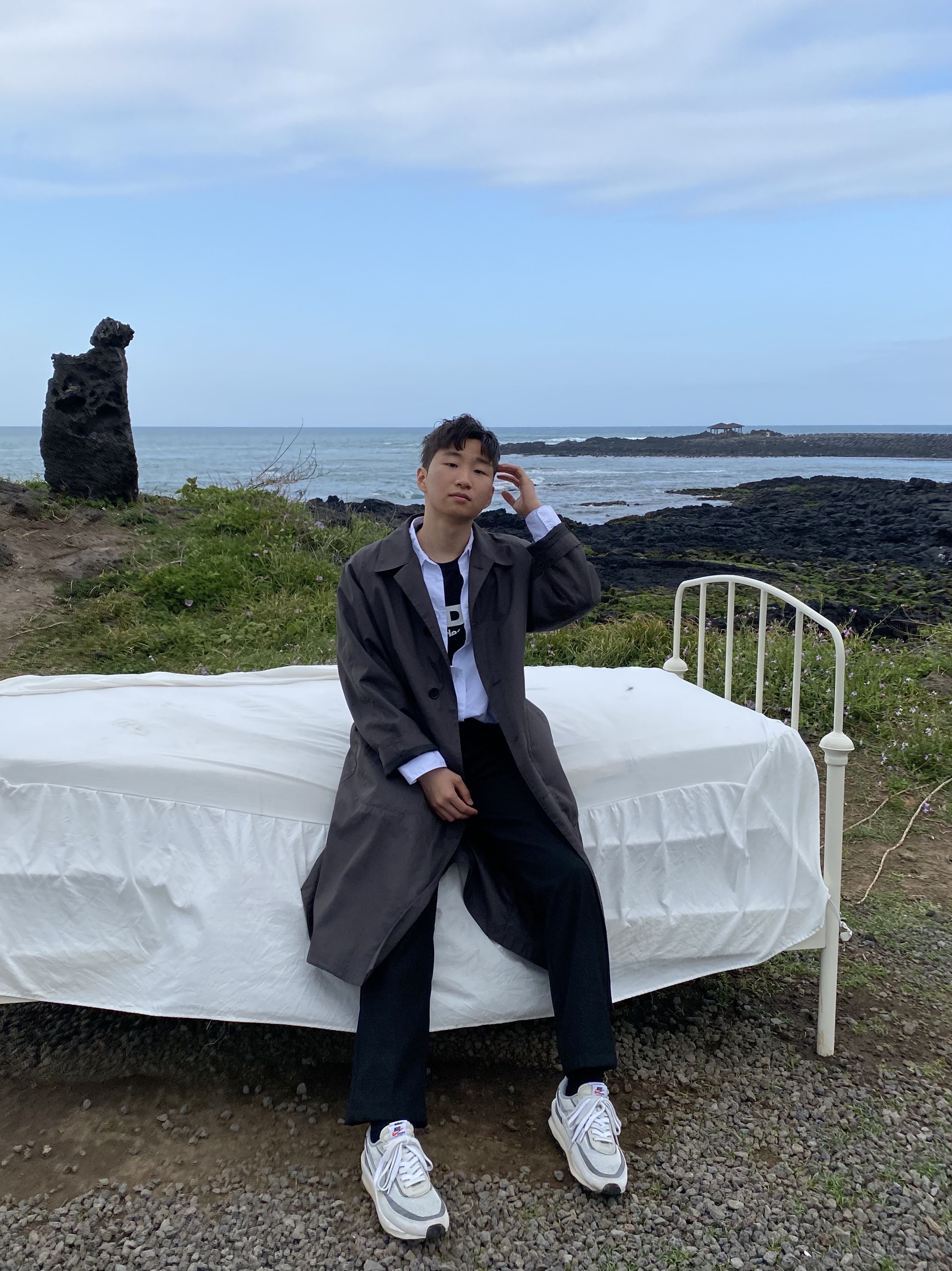 Nike x Sacai LDWaffle Summit White 착용 스타일 - 3