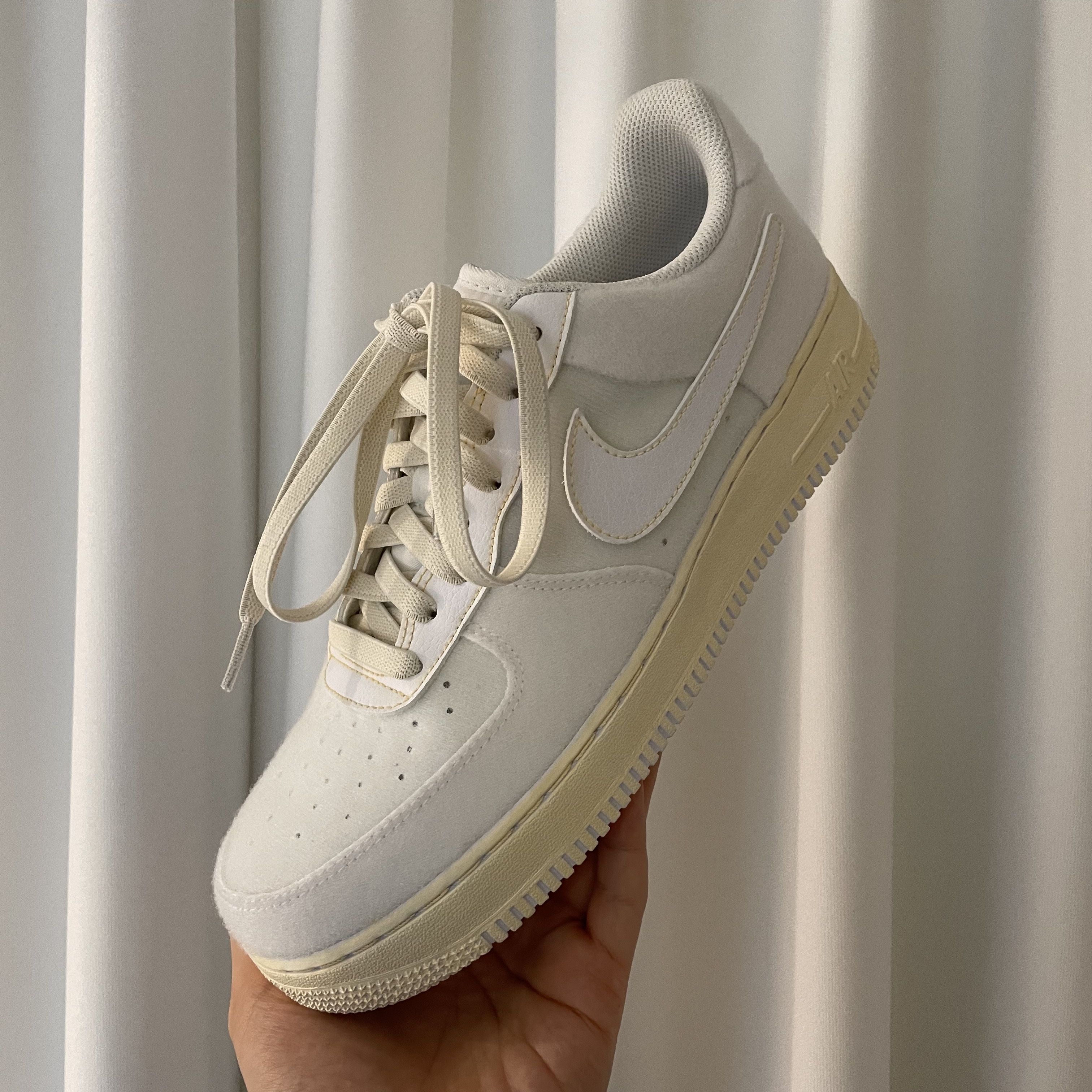Nike Air Force 1/1 Triple White 착용 스타일