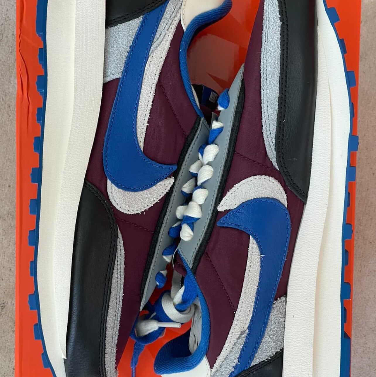 Nike x Sacai x Undercover LDWaffle Night Maroon Team Royal 착용 스타일 - 5