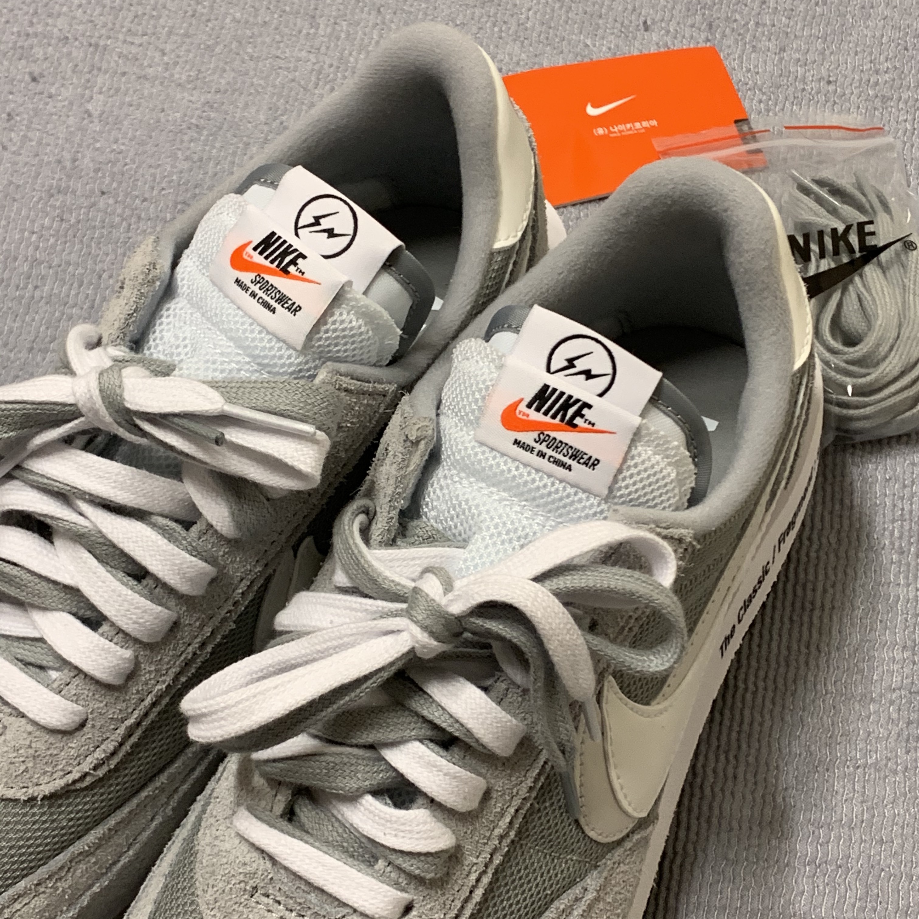 Nike x Sacai x Fragment LDWaffle Light Smoke Grey 착용 스타일 - 4