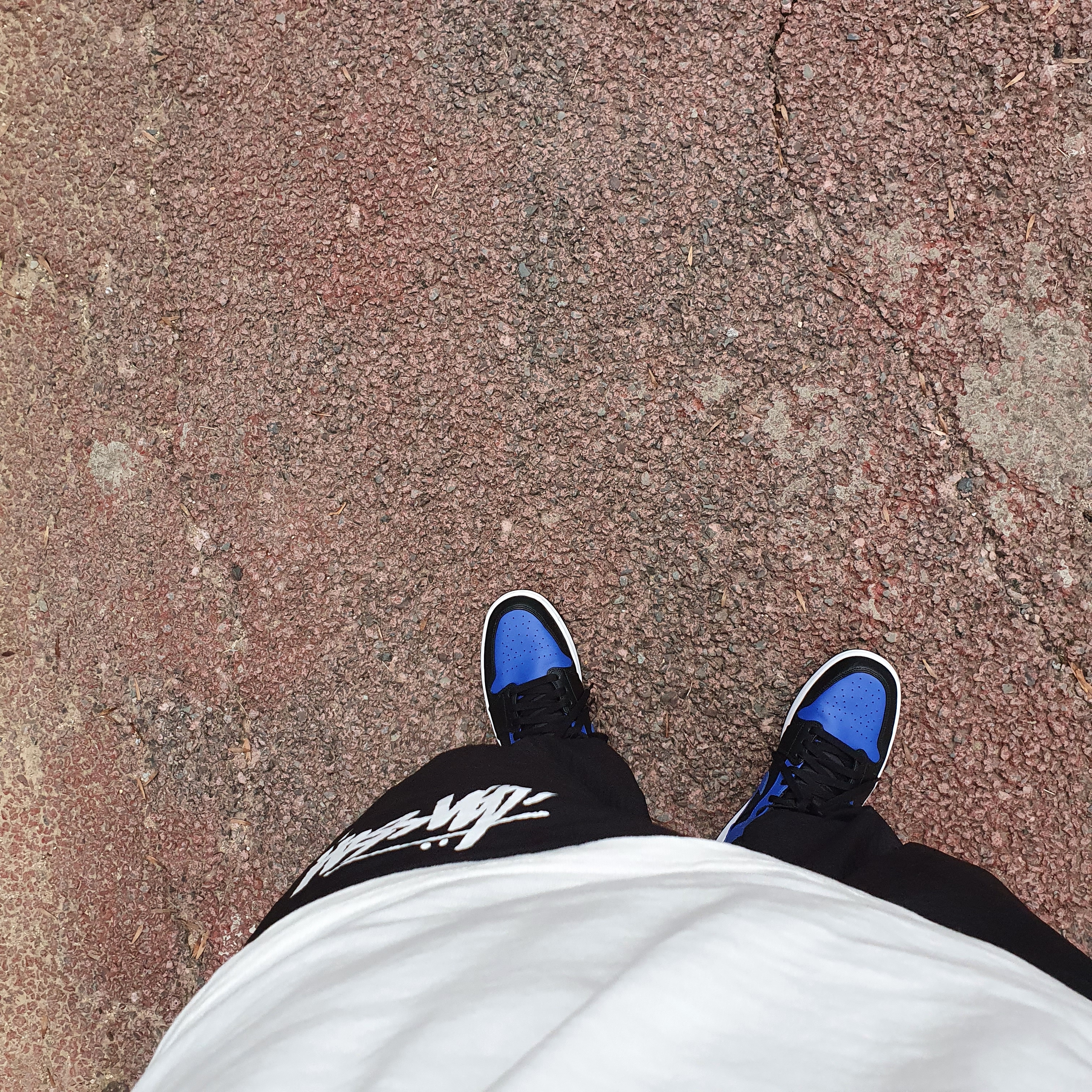 Jordan 1 Mid Black Hyper Royal, Nike x Stussy Beach Pants Off Noir 착용 스타일
