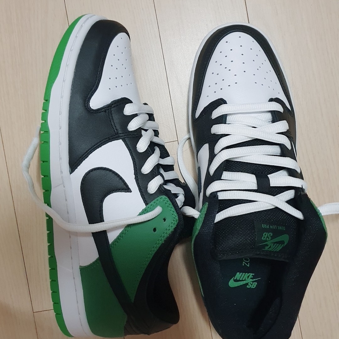 Nike SB Dunk Low Pro Black and Classic Green 착용 스타일 - 2