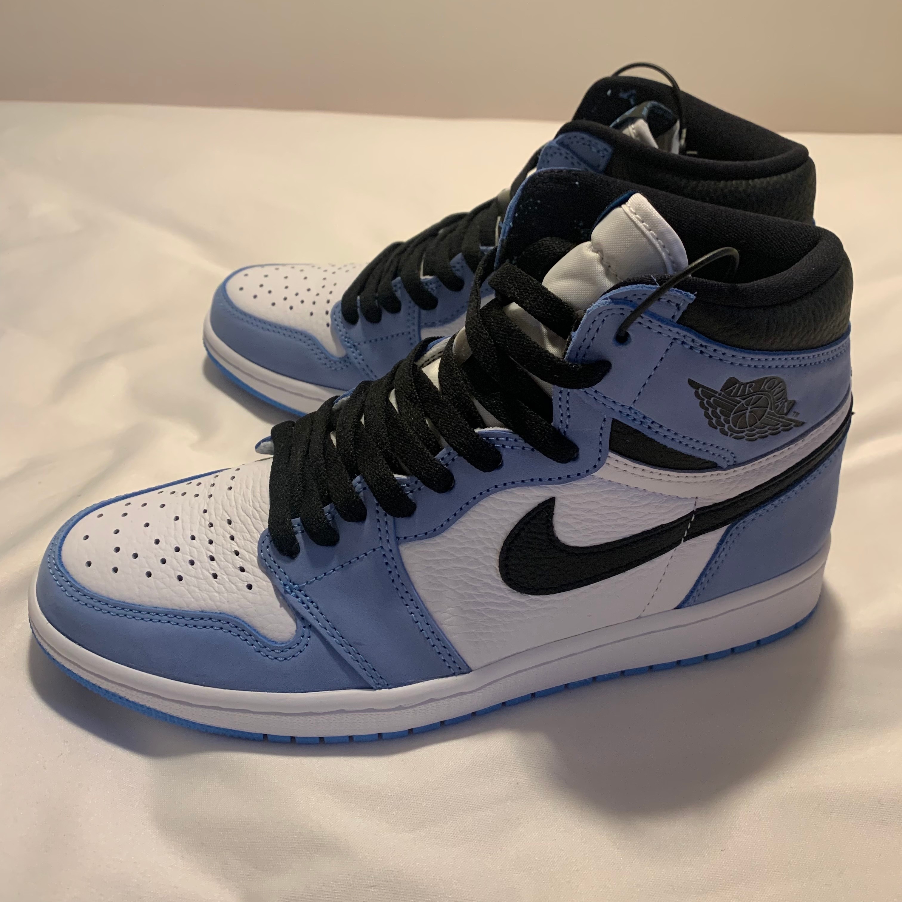 Jordan 1 Retro High OG University Blue 착용 스타일
