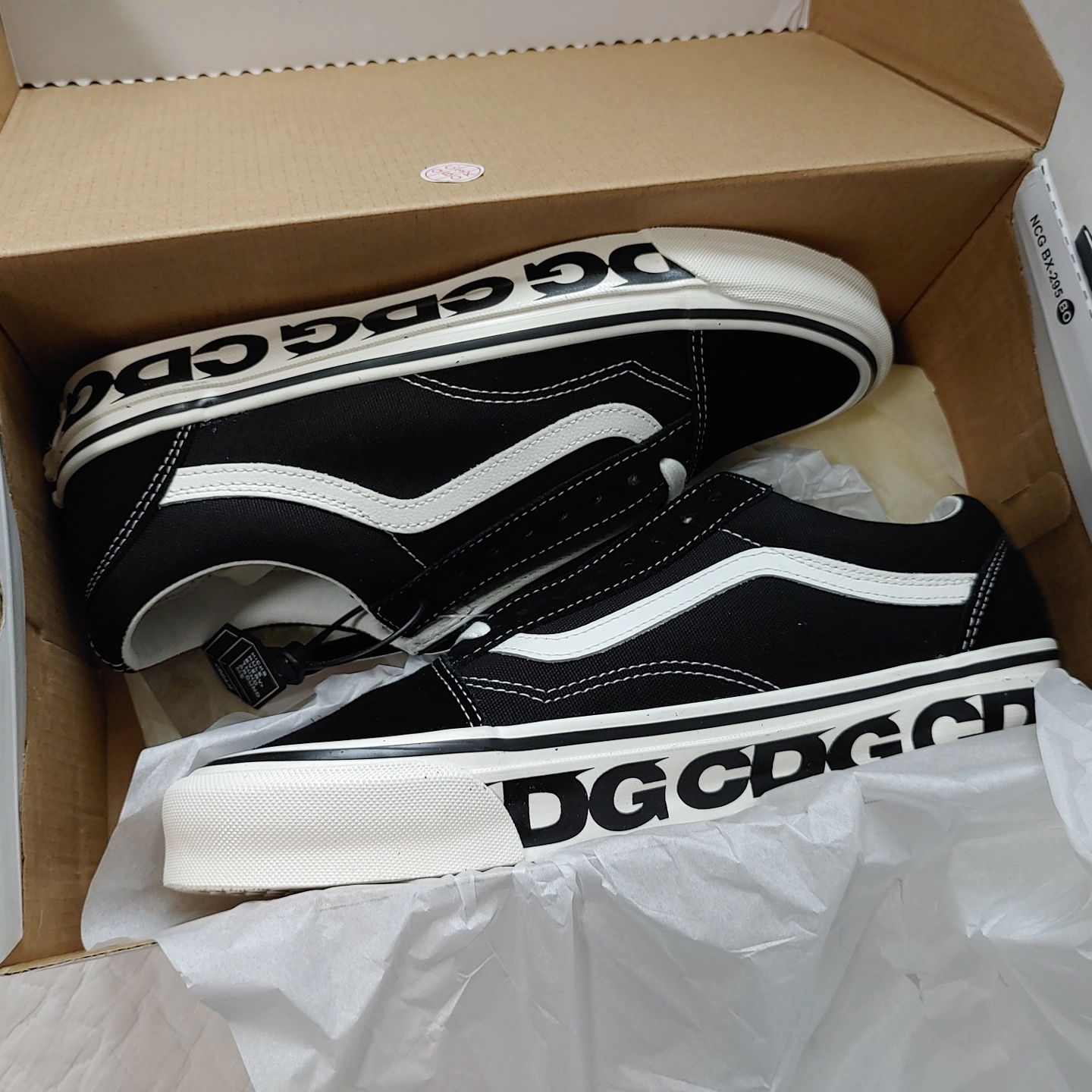 Vans Vault x CDG OG Old Skool LX Side Wall 착용 스타일 - 2
