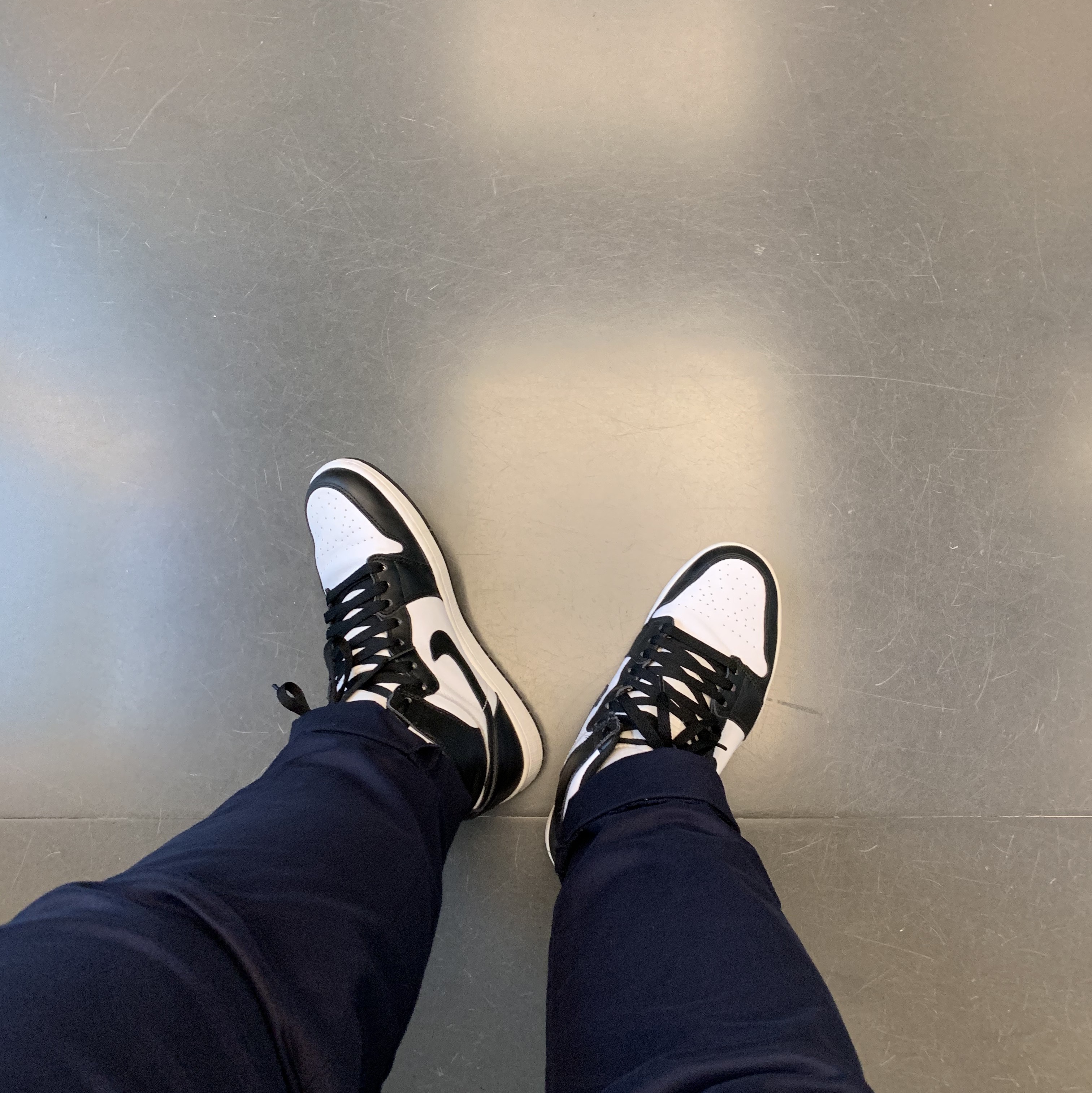 Jordan 1 Retro High OG Black White 2014 착용 스타일 - 4