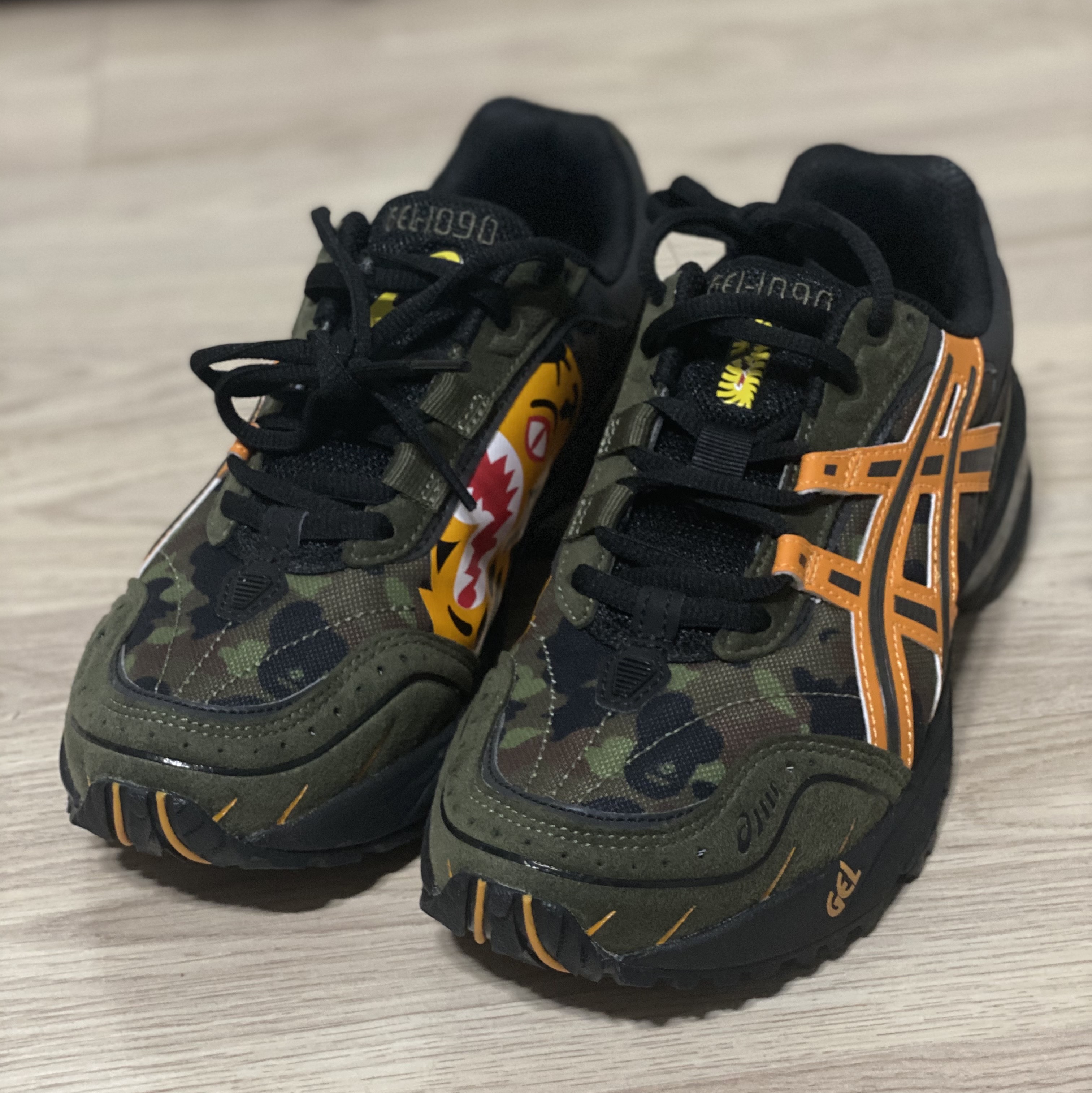 Asics x BAPE Gel-1090 Tiger Camo 착용 스타일