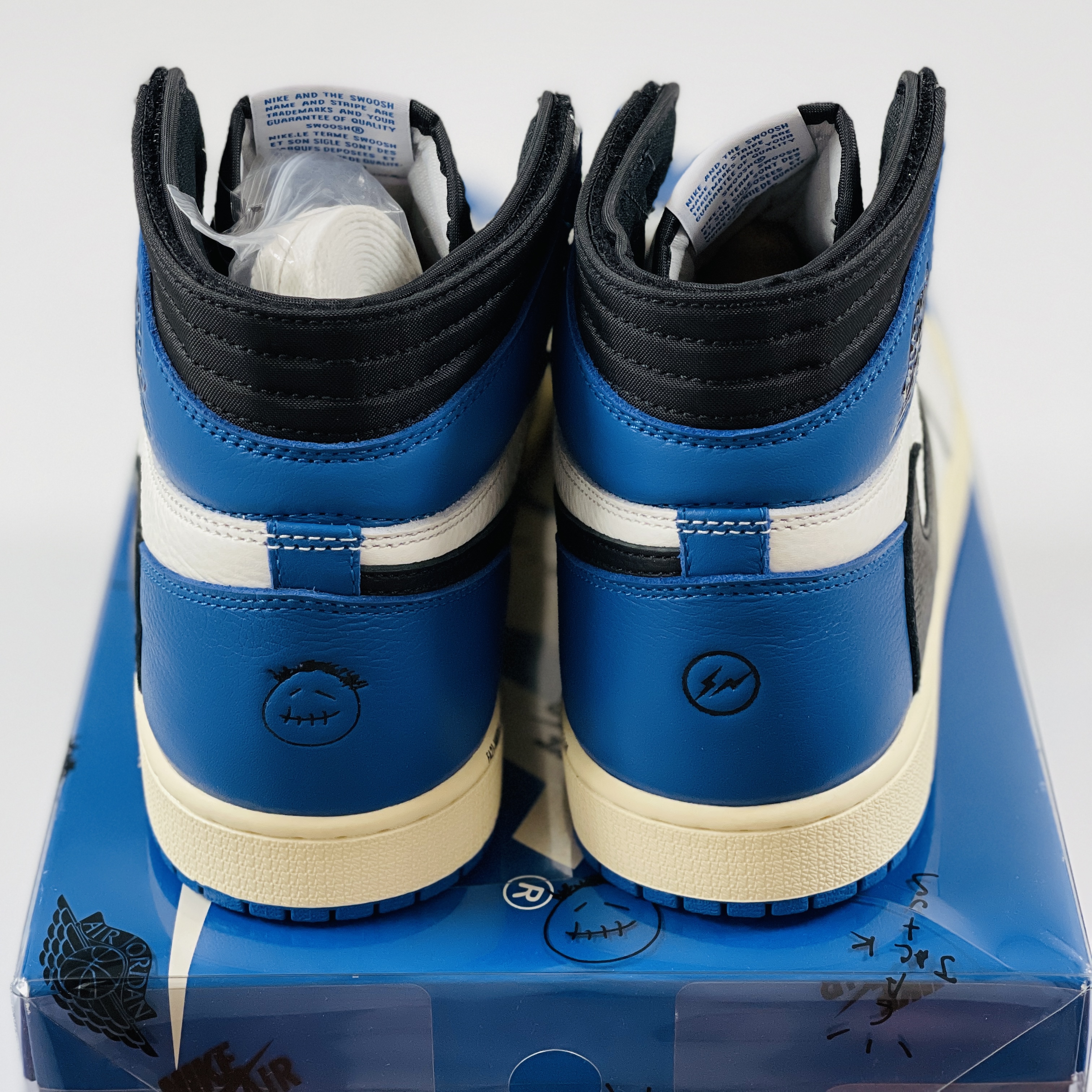 Jordan 1 x Travis Scott x Fragment Retro High OG SP Military Blue 착용 스타일 - 4