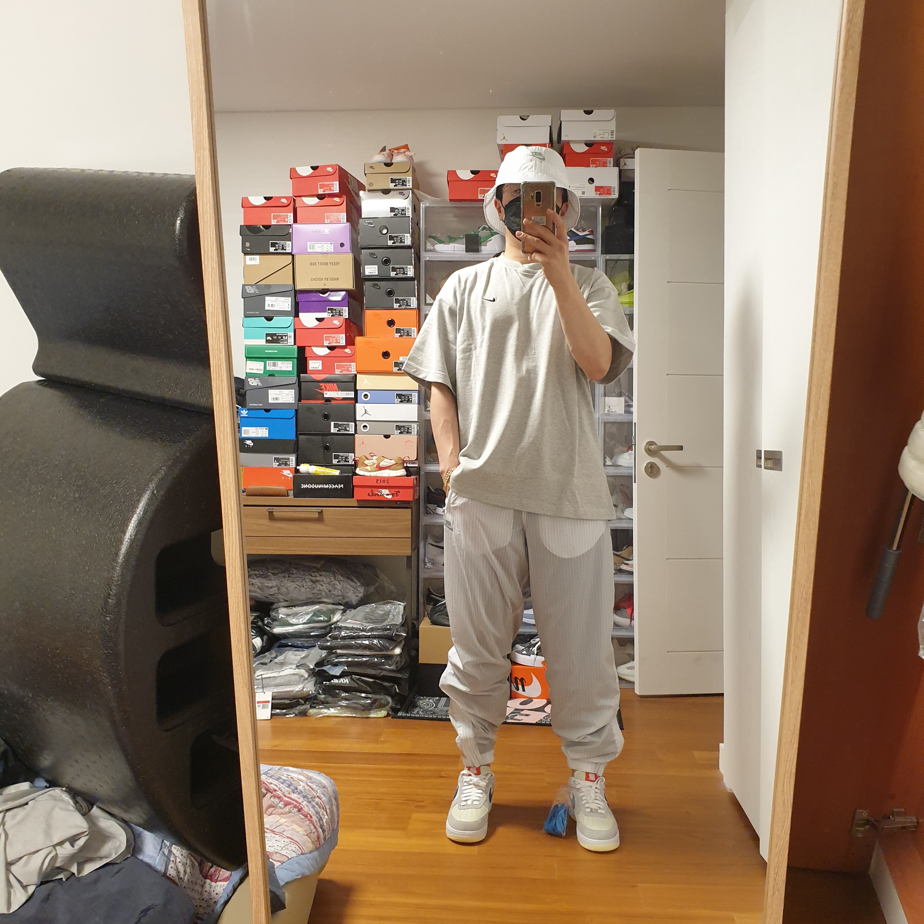 Nike x Kim Jones Printed Track Pants White - US/EU, Nike x Kim Jones Oversized T-Shirt Grey Heather - US/EU 착용 스타일 - 2
