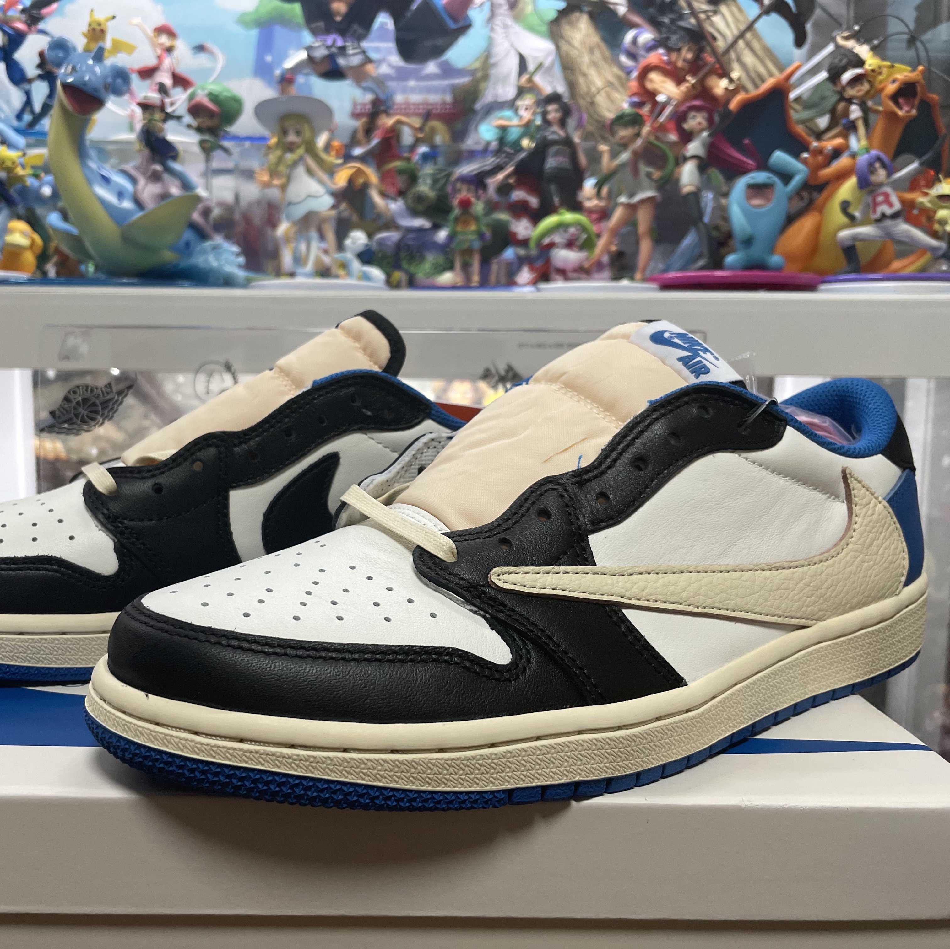 Jordan 1 x Travis Scott x Fragment Retro Low OG SP Military Blue 착용 스타일