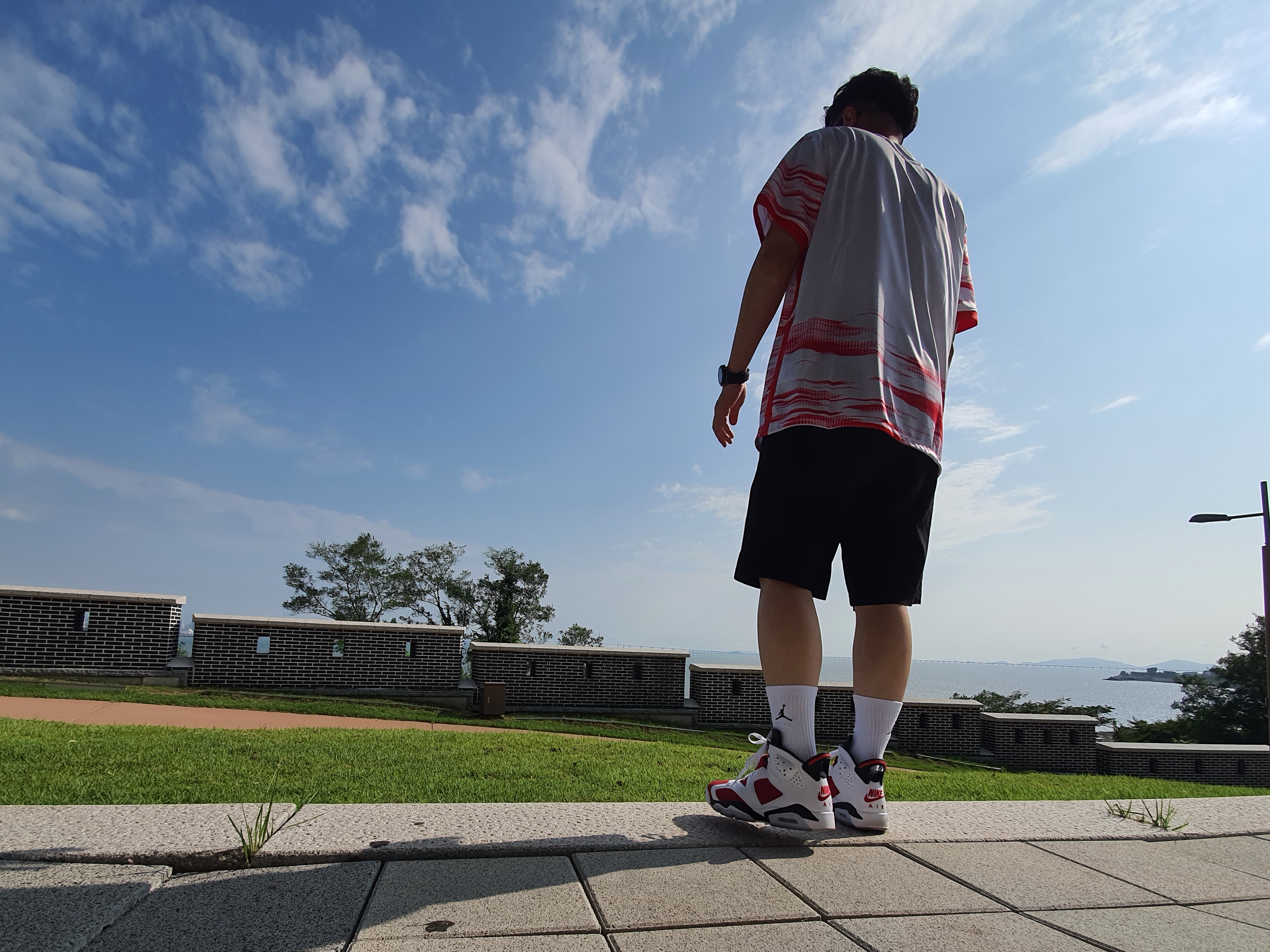 Jordan 6 Retro Carmine 2021 착용 스타일 - 3
