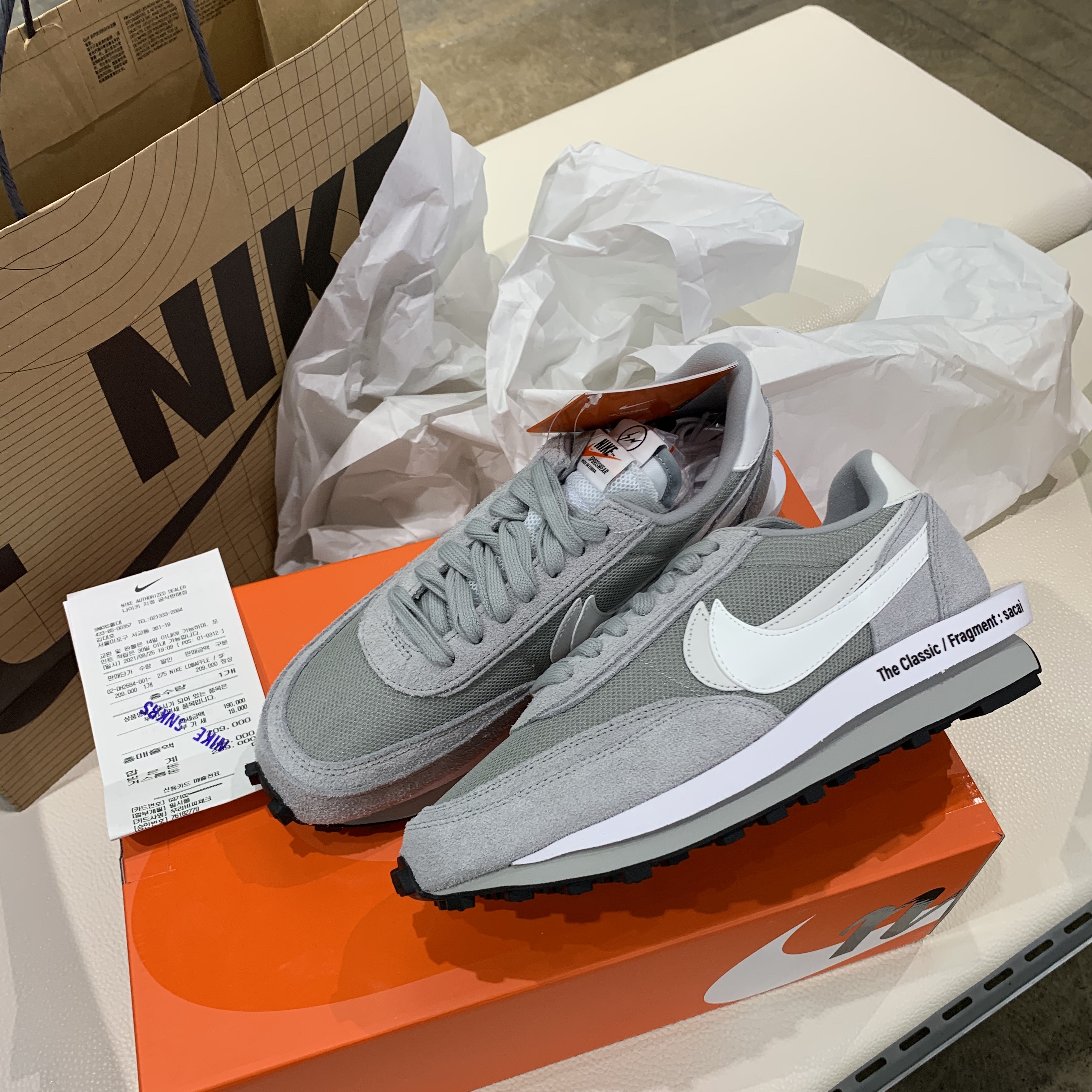 Nike x Sacai x Fragment LDWaffle Light Smoke Grey 착용 스타일 - 5