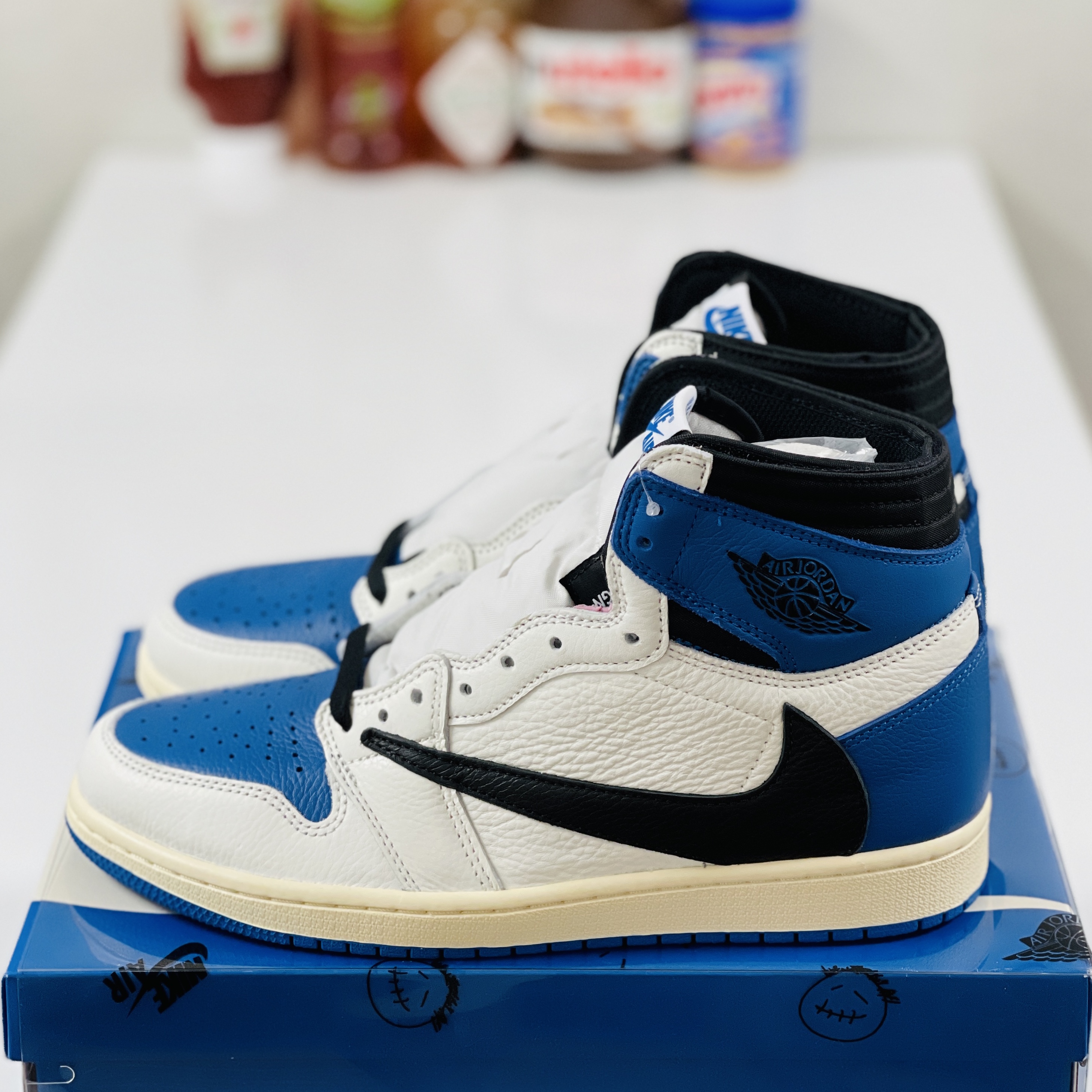 Jordan 1 x Travis Scott x Fragment Retro High OG SP Military Blue 착용 스타일 - 2