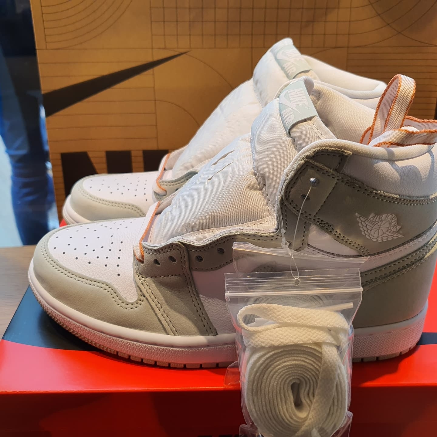 (W) Jordan 1 Retro High OG Seafoam 착용 스타일 - 1