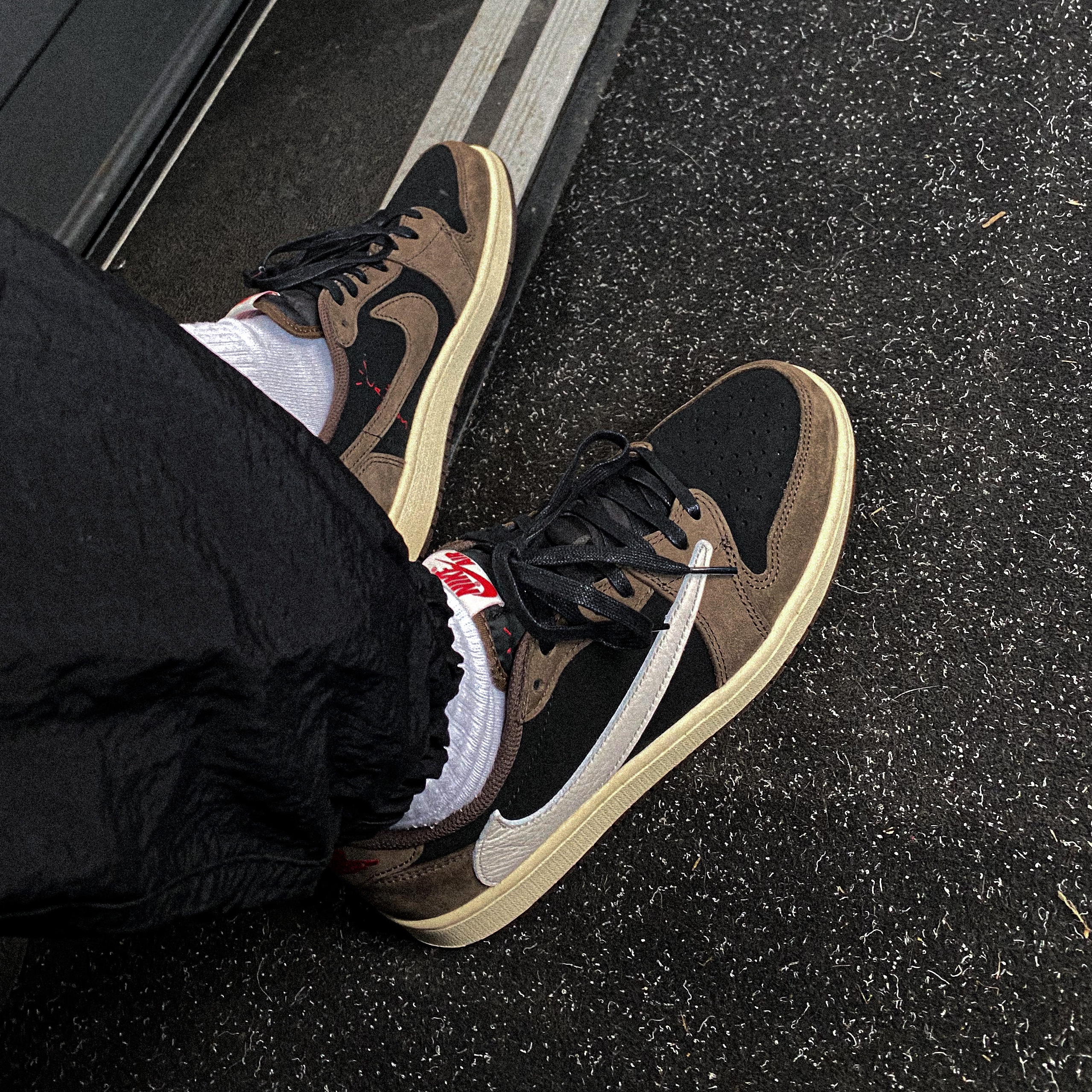 Jordan 1 x Travis Scott Retro Low OG SP Mocha 착용 스타일