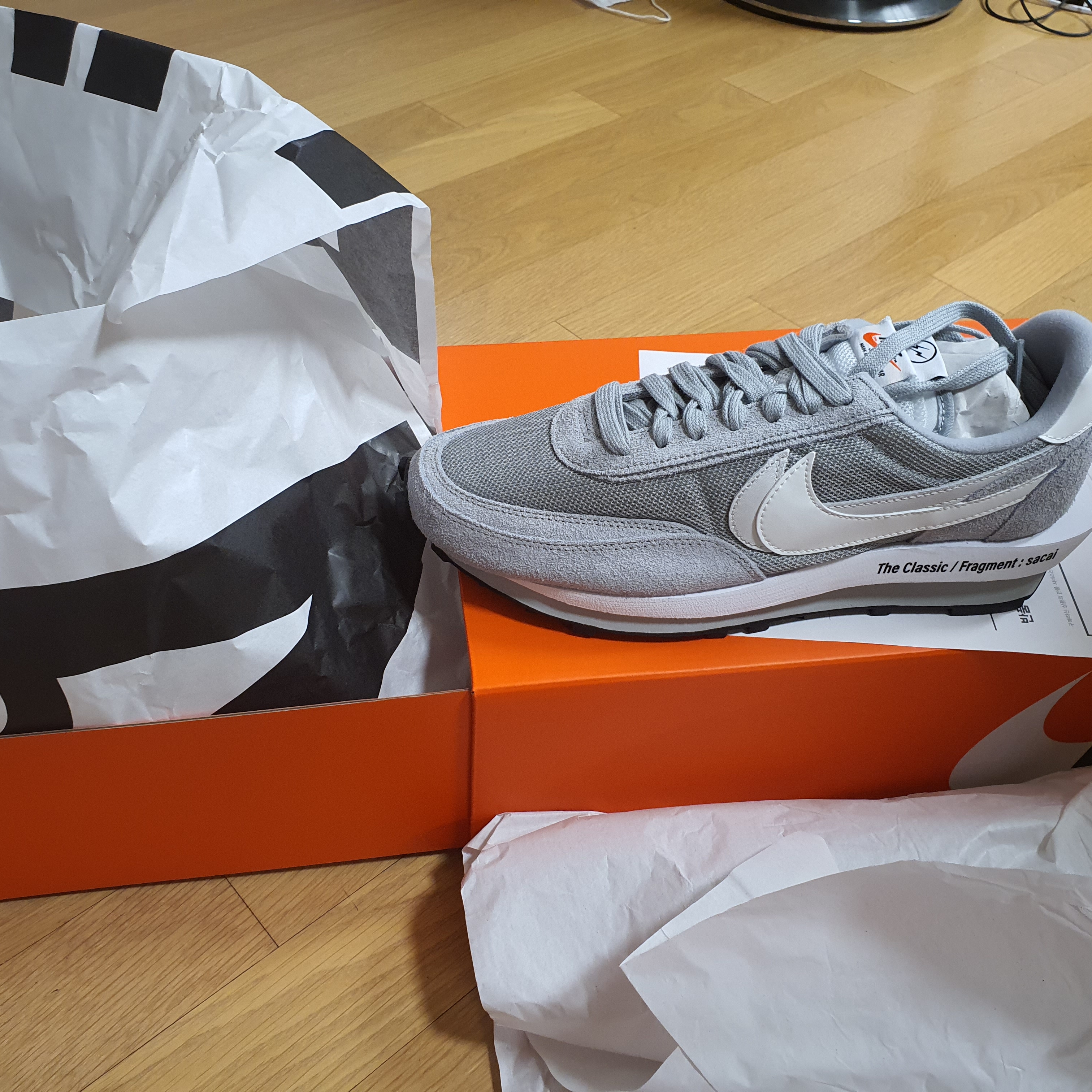 Nike x Sacai x Fragment LDWaffle Light Smoke Grey 착용 스타일 - 3