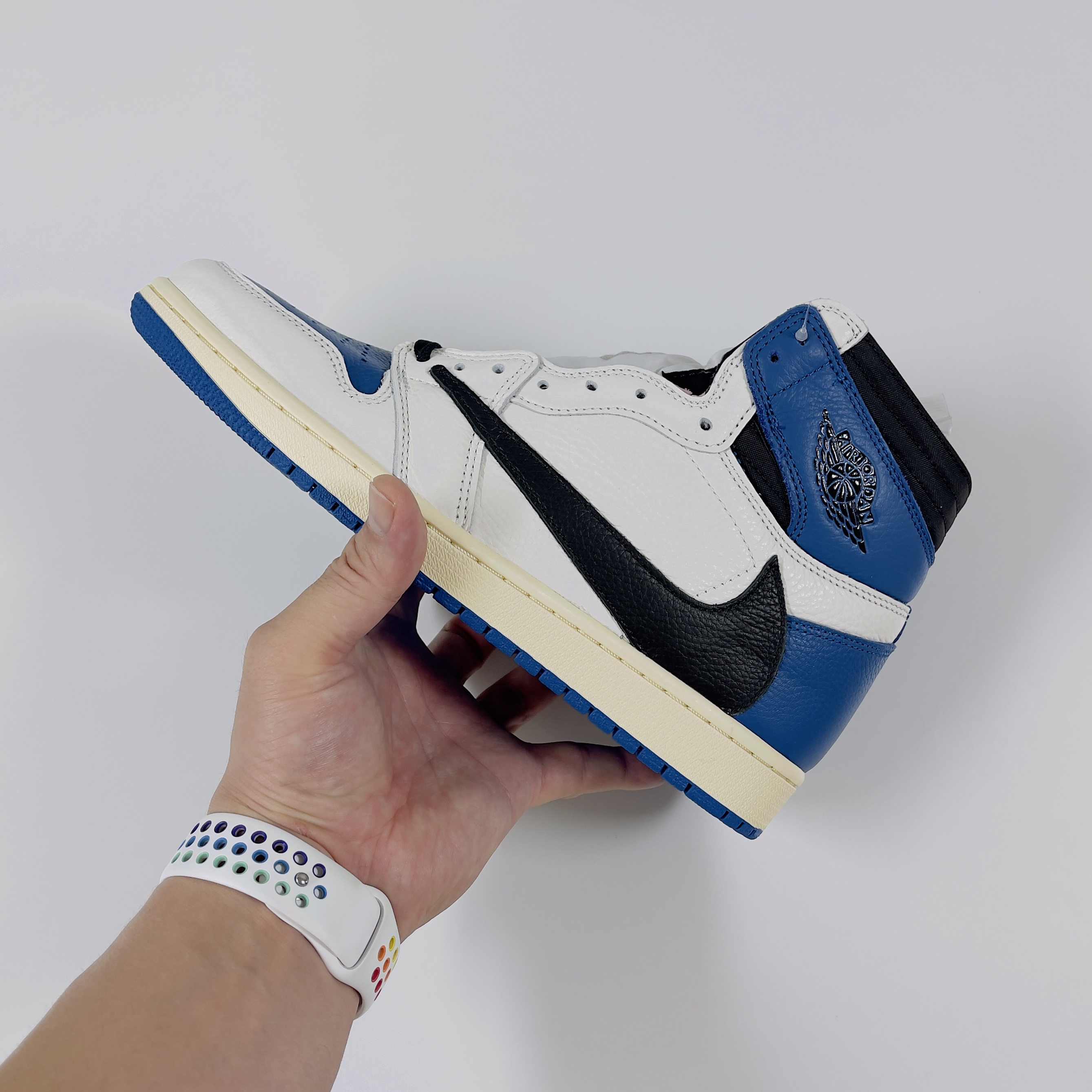 Jordan 1 x Travis Scott x Fragment Retro High OG SP Military Blue 착용 스타일 - 1