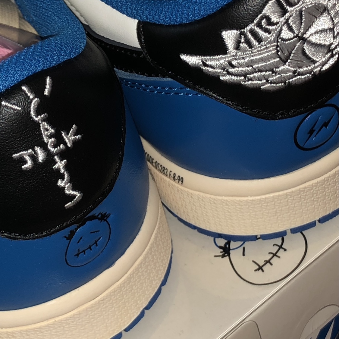 Jordan 1 x Travis Scott x Fragment Retro Low OG SP Military Blue 착용 스타일