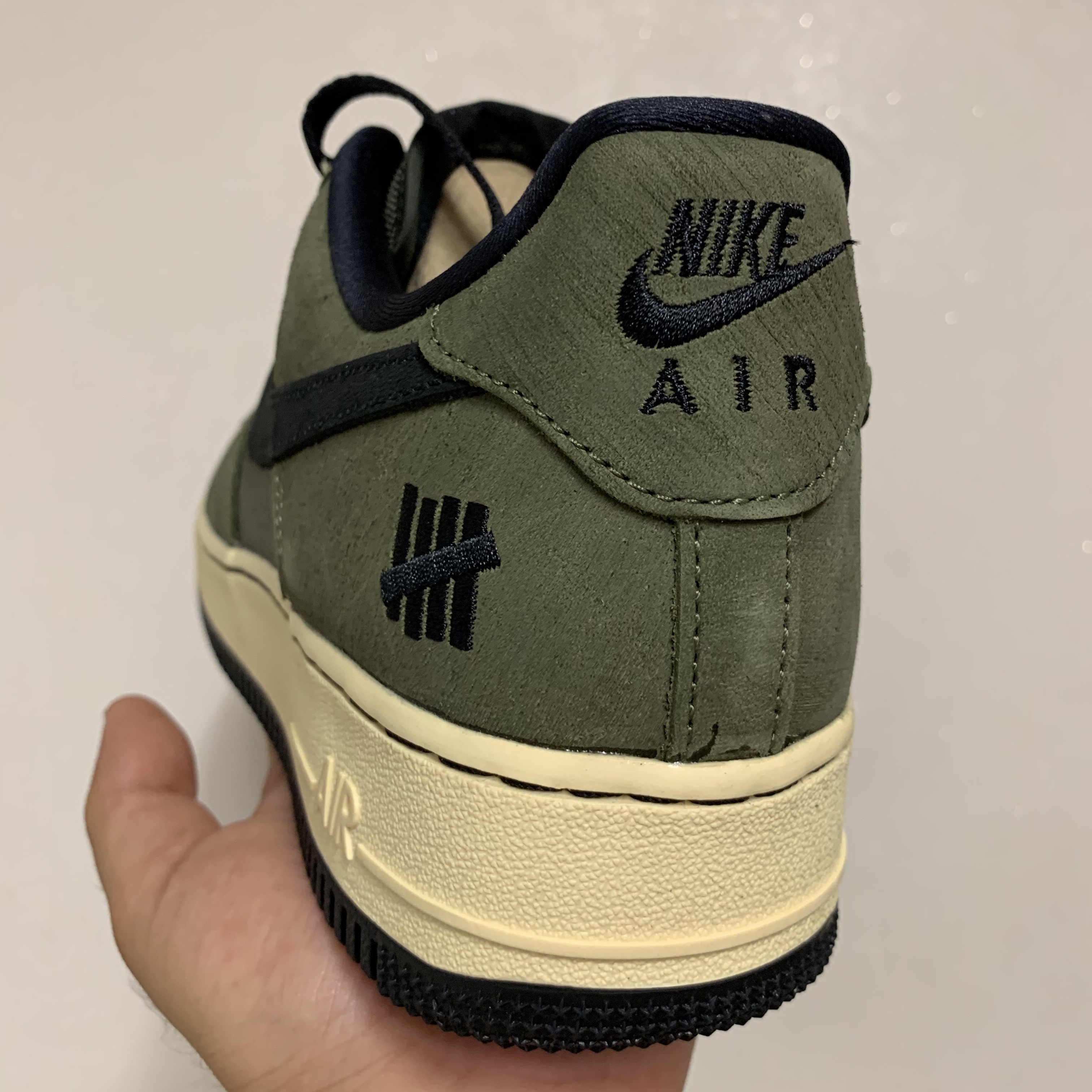 Nike x Undefeated Air Force 1 Low SP Ballistic 착용 스타일 - 5