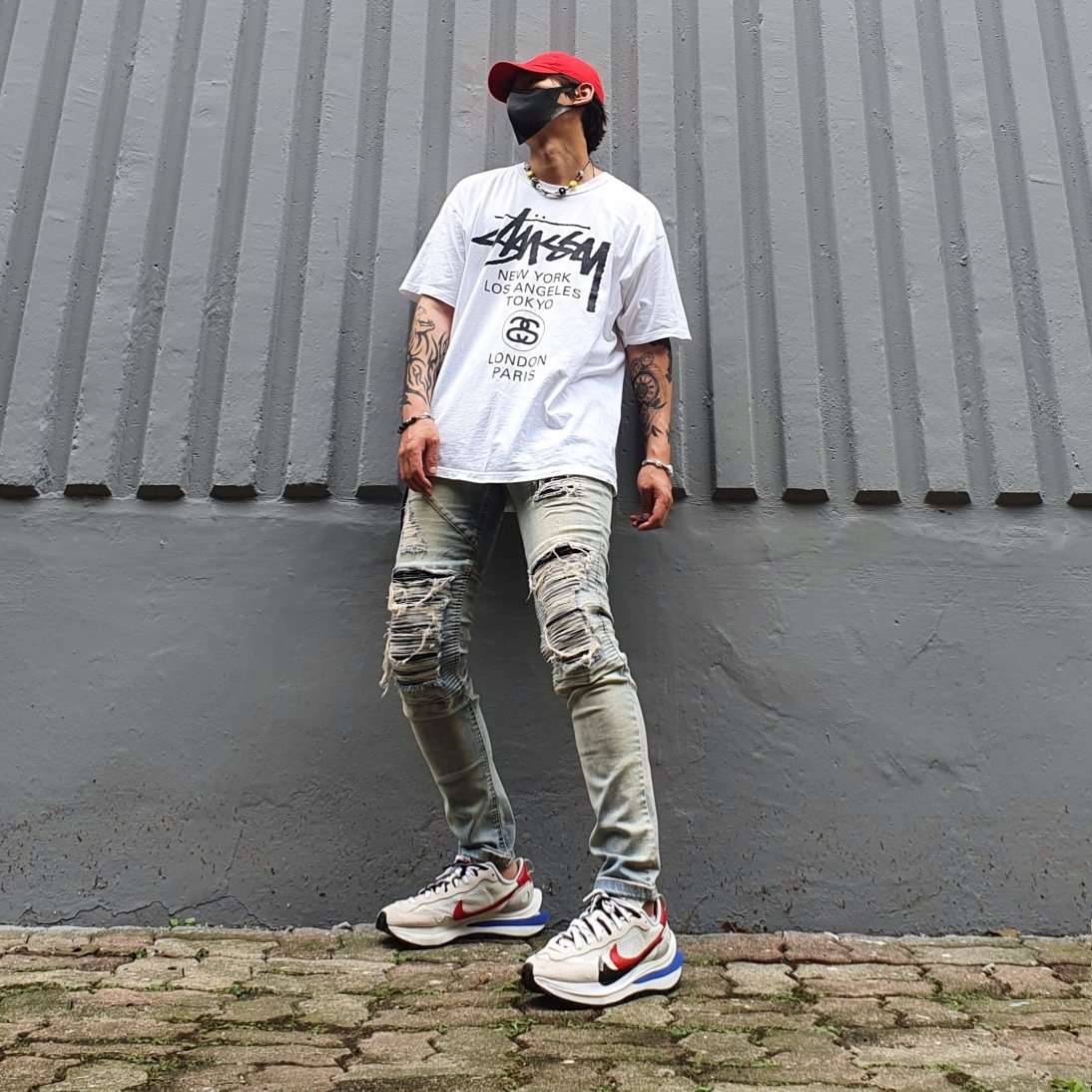 Nike Heritage 86 Futura Washed Cap Black White, Stussy World Tour T-Shirt White 착용 스타일