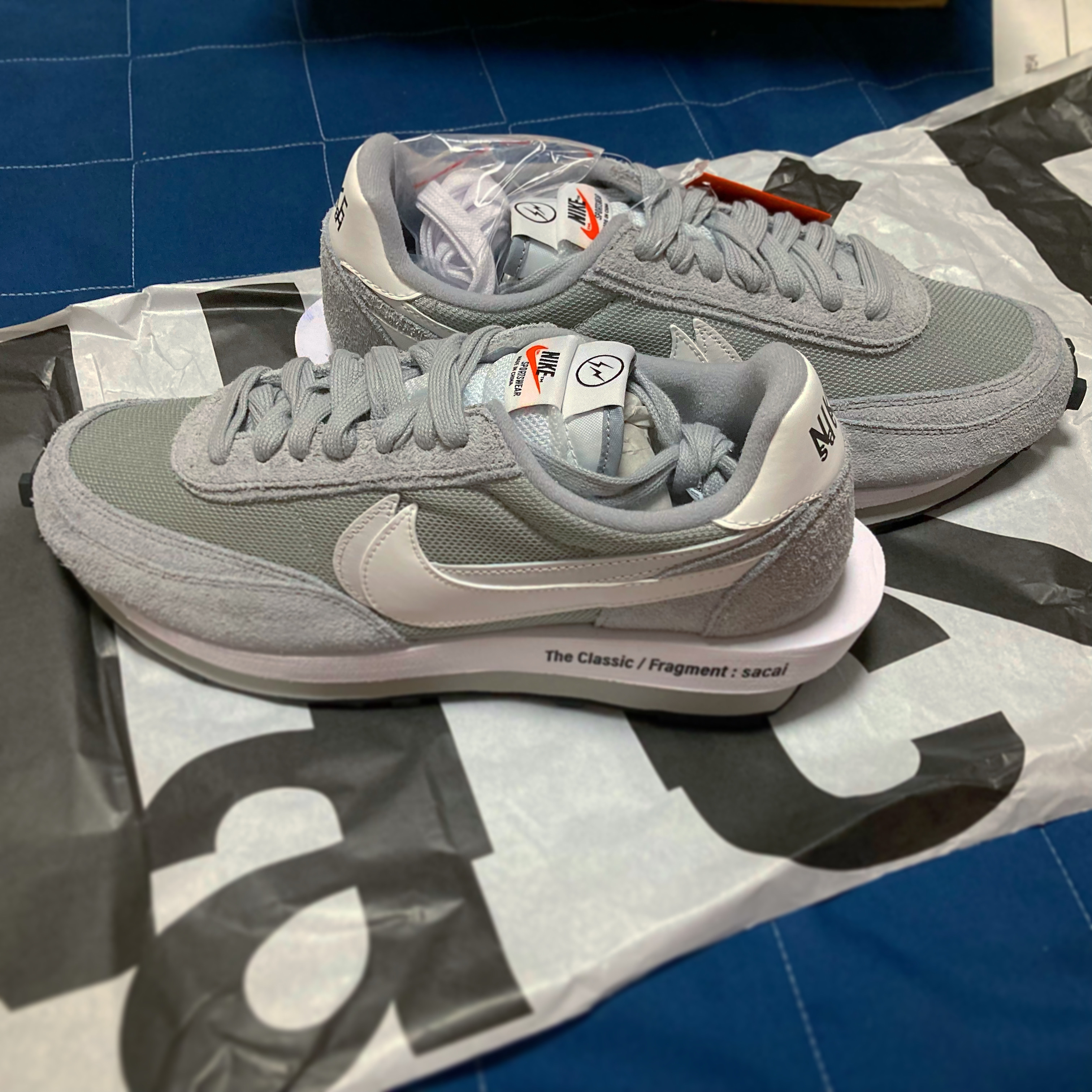 Nike x Sacai x Fragment LDWaffle Light Smoke Grey 착용 스타일 - 3