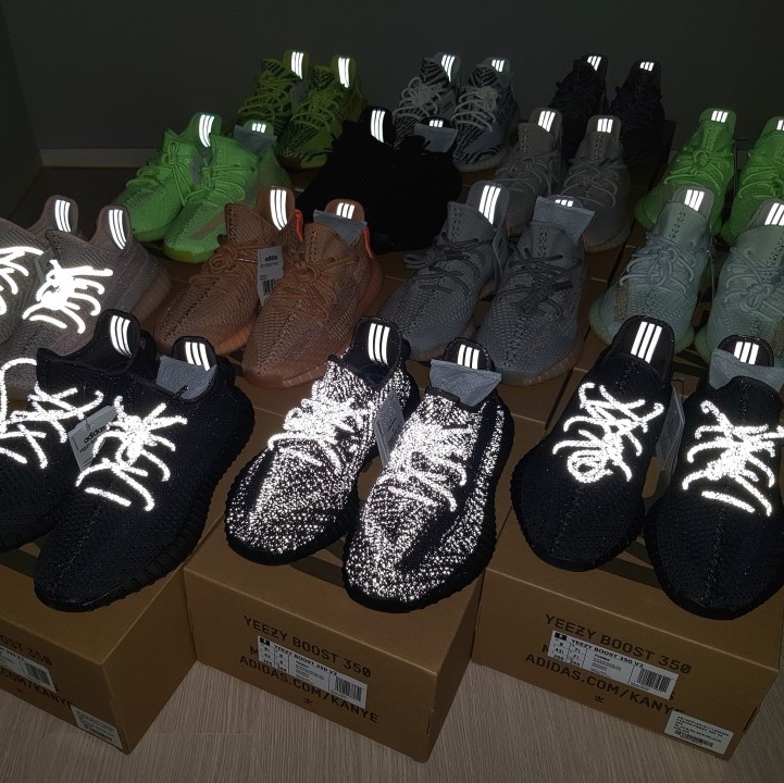 Adidas Yeezy Boost 350 V2 Zebra 2017/2019/2020, Adidas Yeezy Boost 350 V2 Semi Frozen Yellow 착용 스타일 - 2