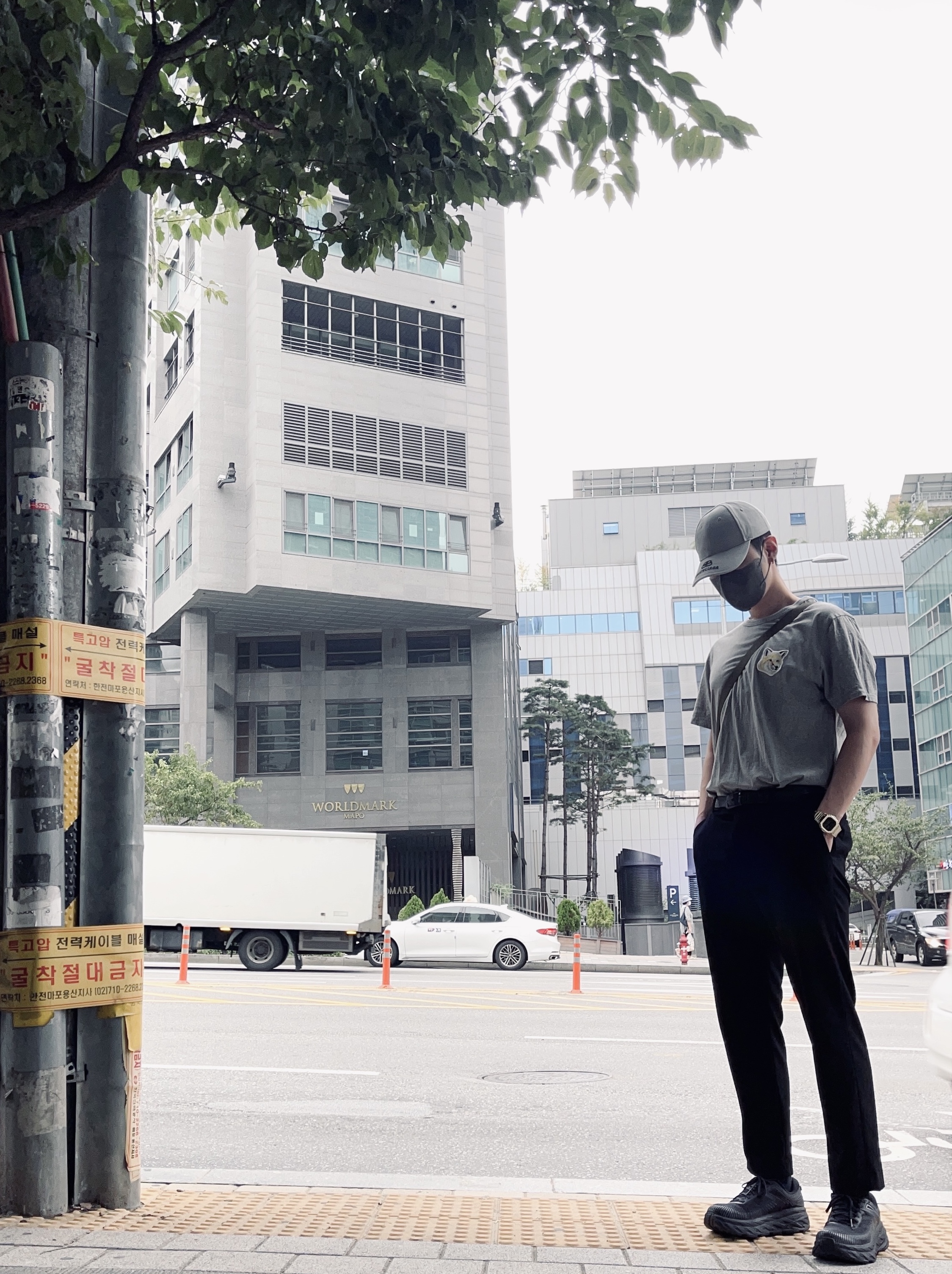 Maison Kitsune Big Pastel Fox Head Embroidered T-Shirt Beige, Hoka Bondi 7 Black 착용 스타일