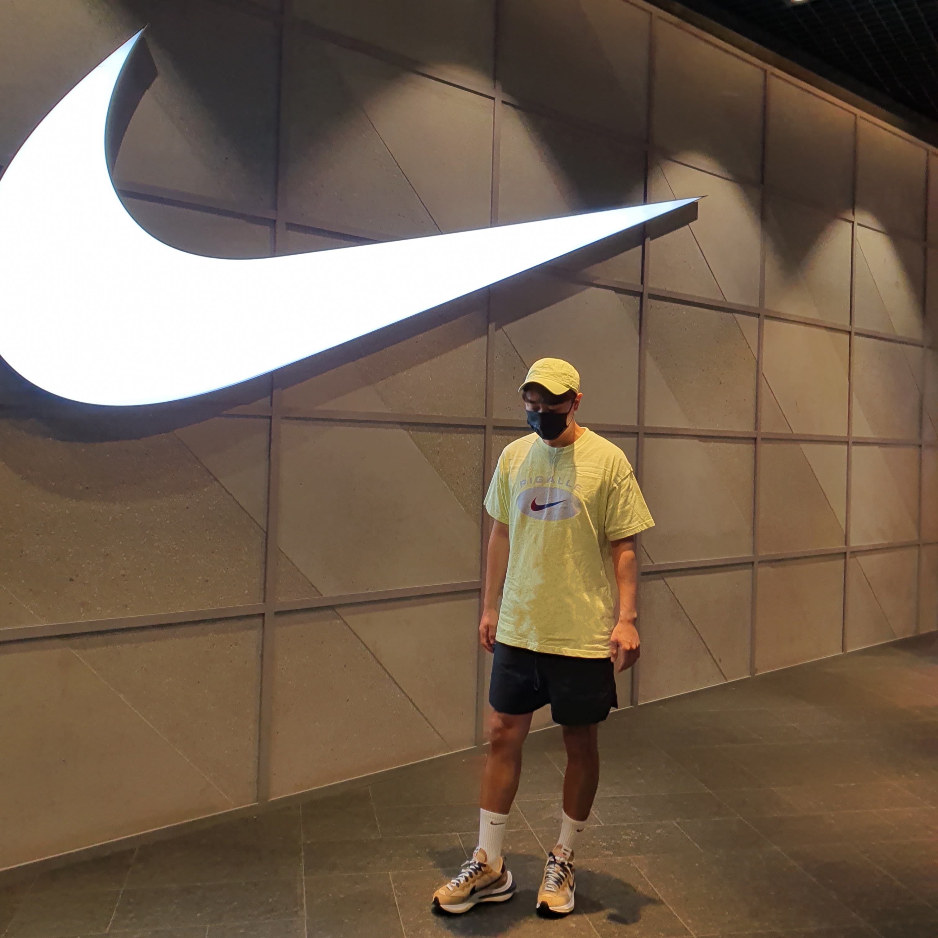 Nike x Sacai VaporWaffle Sesame and Blue Void, Essentials Volley Shorts Black - 21SS 착용 스타일 - 1