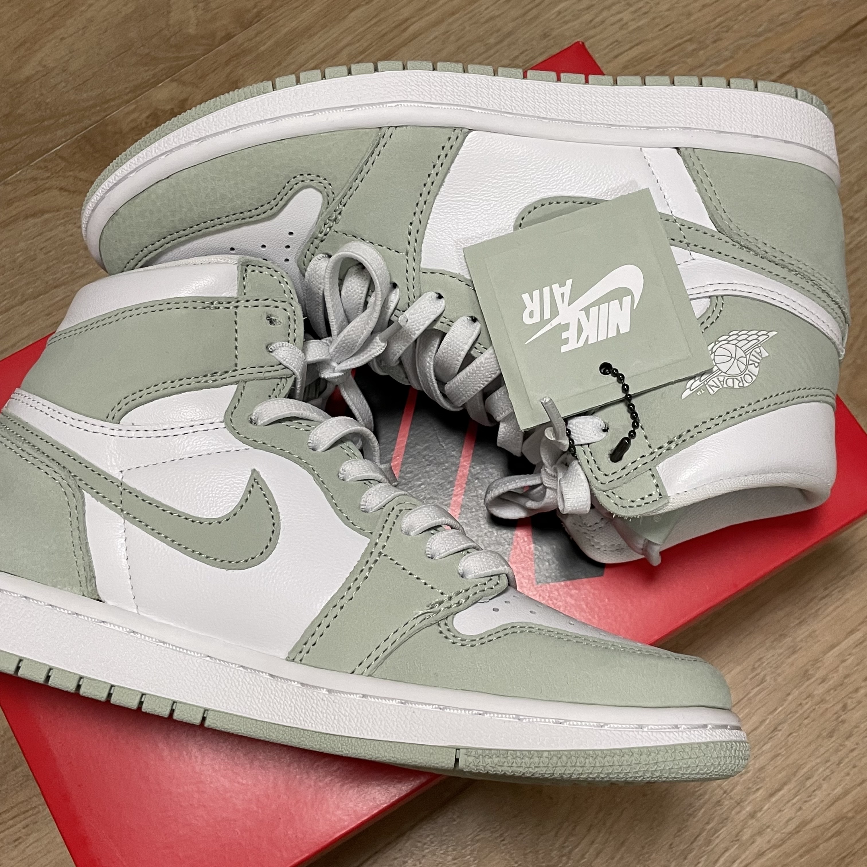 (W) Jordan 1 Retro High OG Seafoam 착용 스타일 - 2