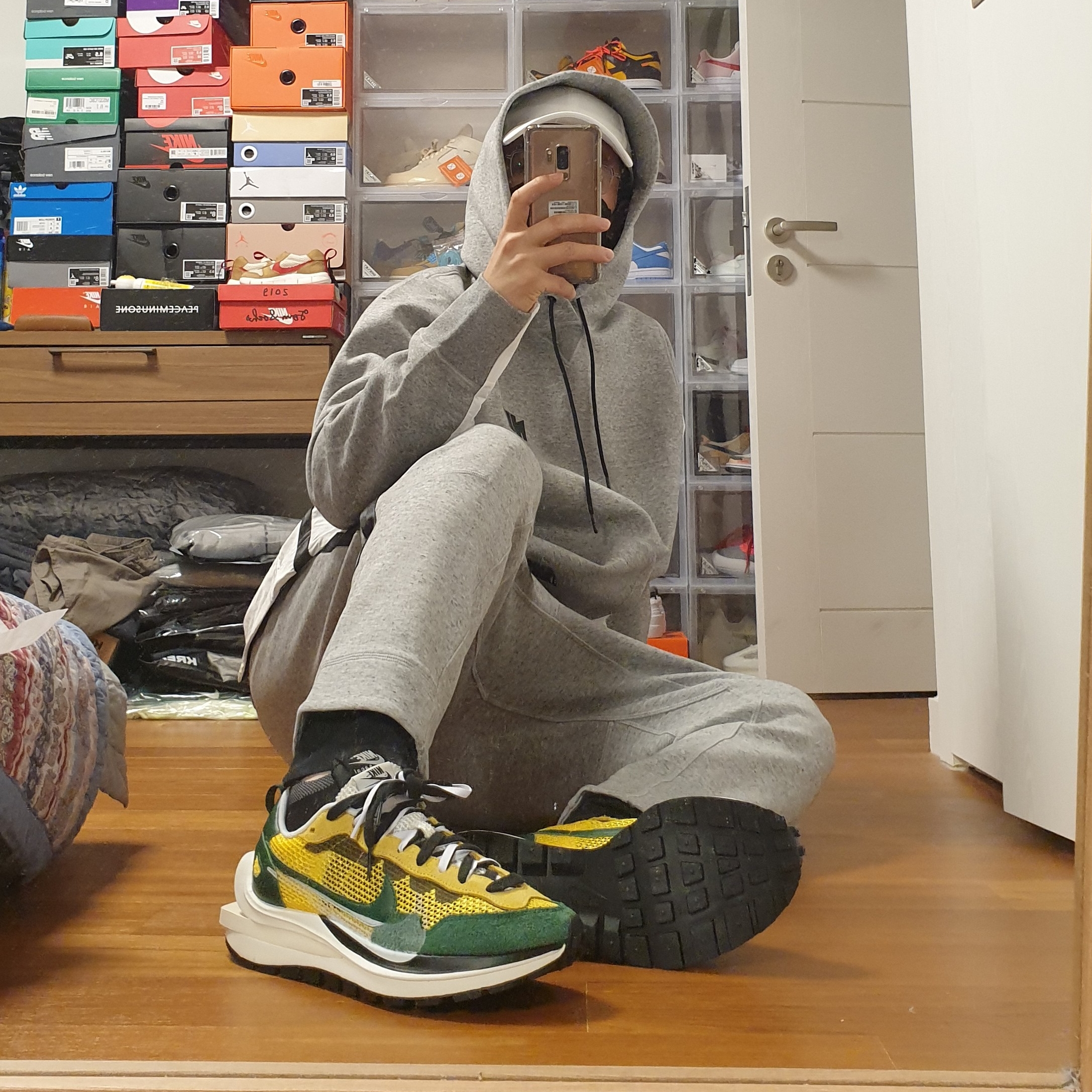 Nike x Drake Nocta Cardinal Stock Essential Cap White, Nike x Sacai VaporWaffle Tour Yellow & Gorge Green Sail 착용 스타일 - 4