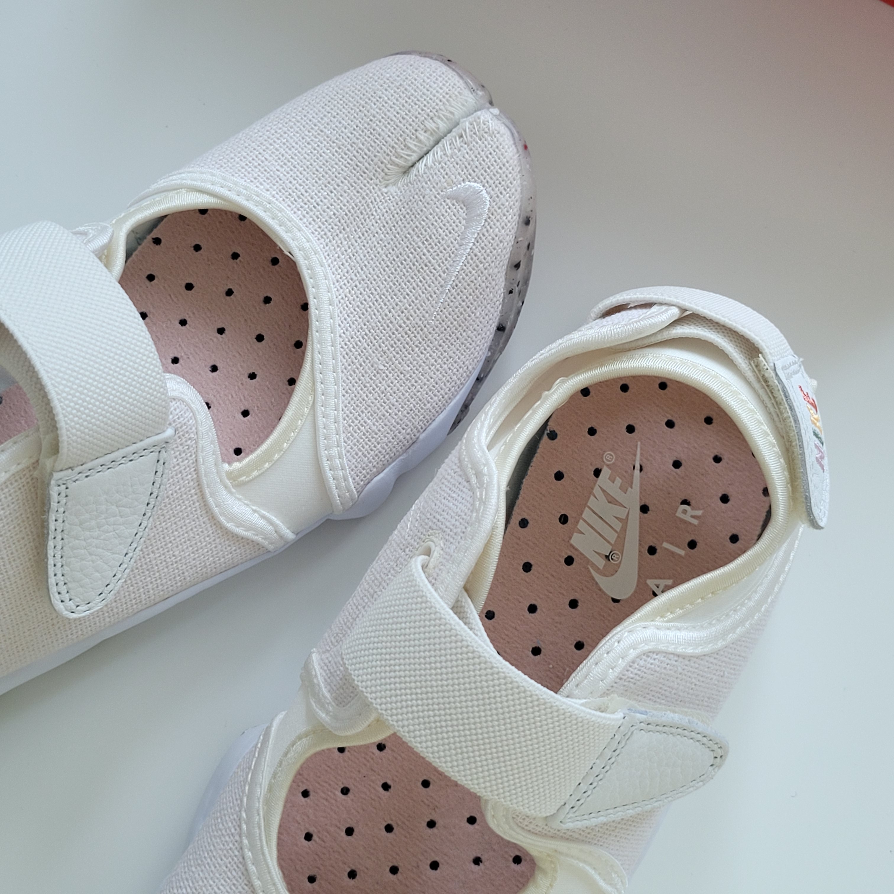 (W) Nike Air Rift Summit White 착용 스타일 - 4