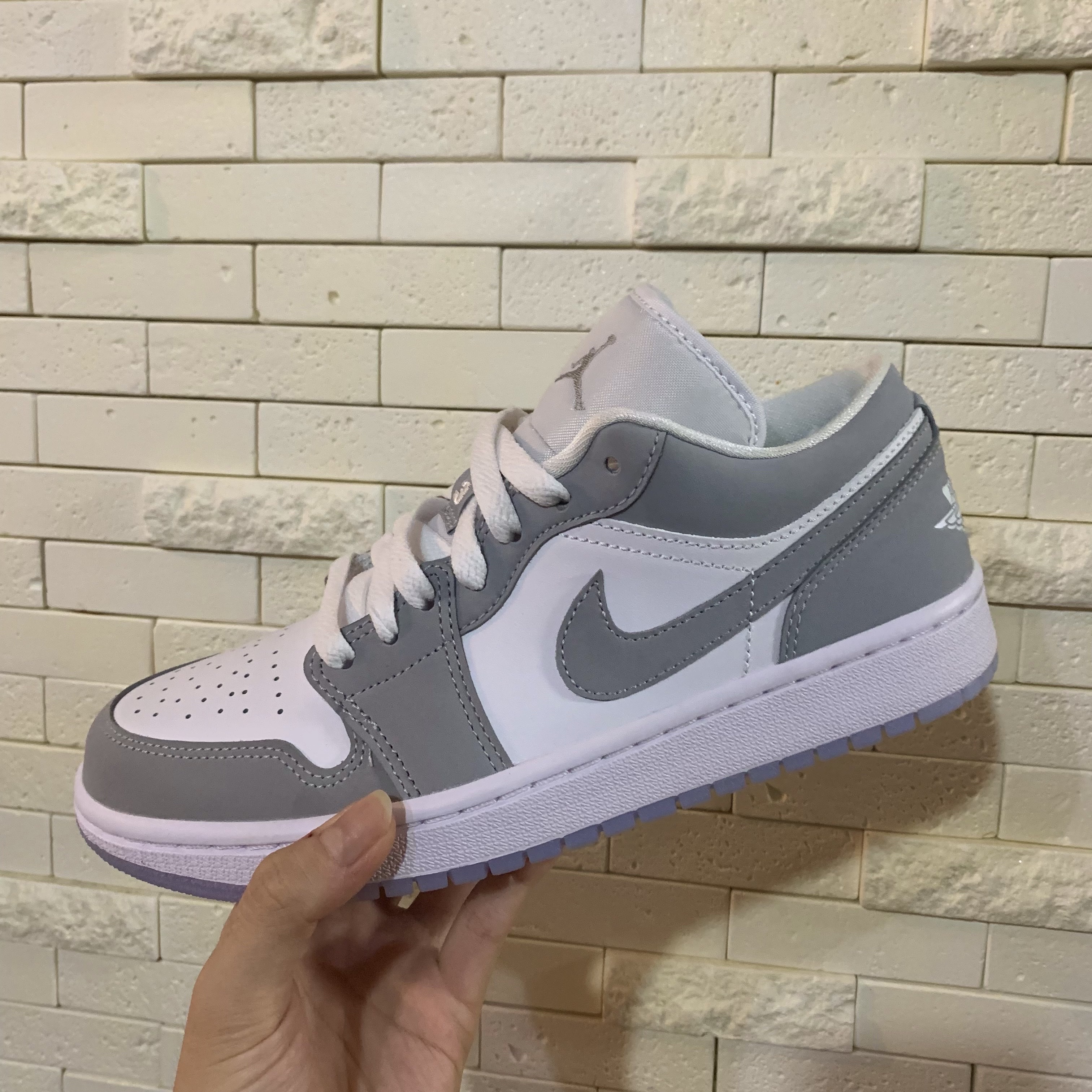 (W) Jordan 1 Low White Wolf Grey 착용 스타일 - 1