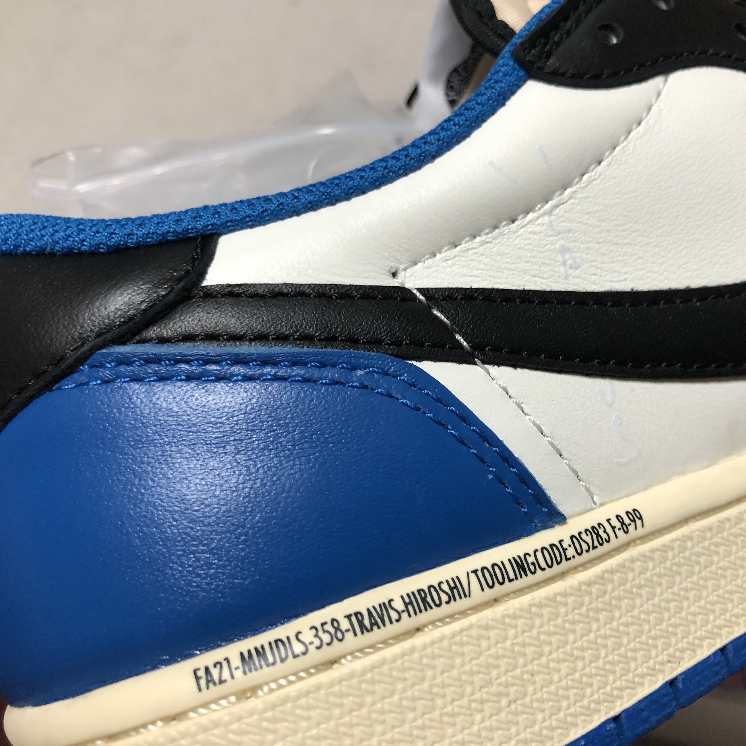 Jordan 1 x Travis Scott x Fragment Retro Low OG SP Military Blue 착용 스타일 - 4
