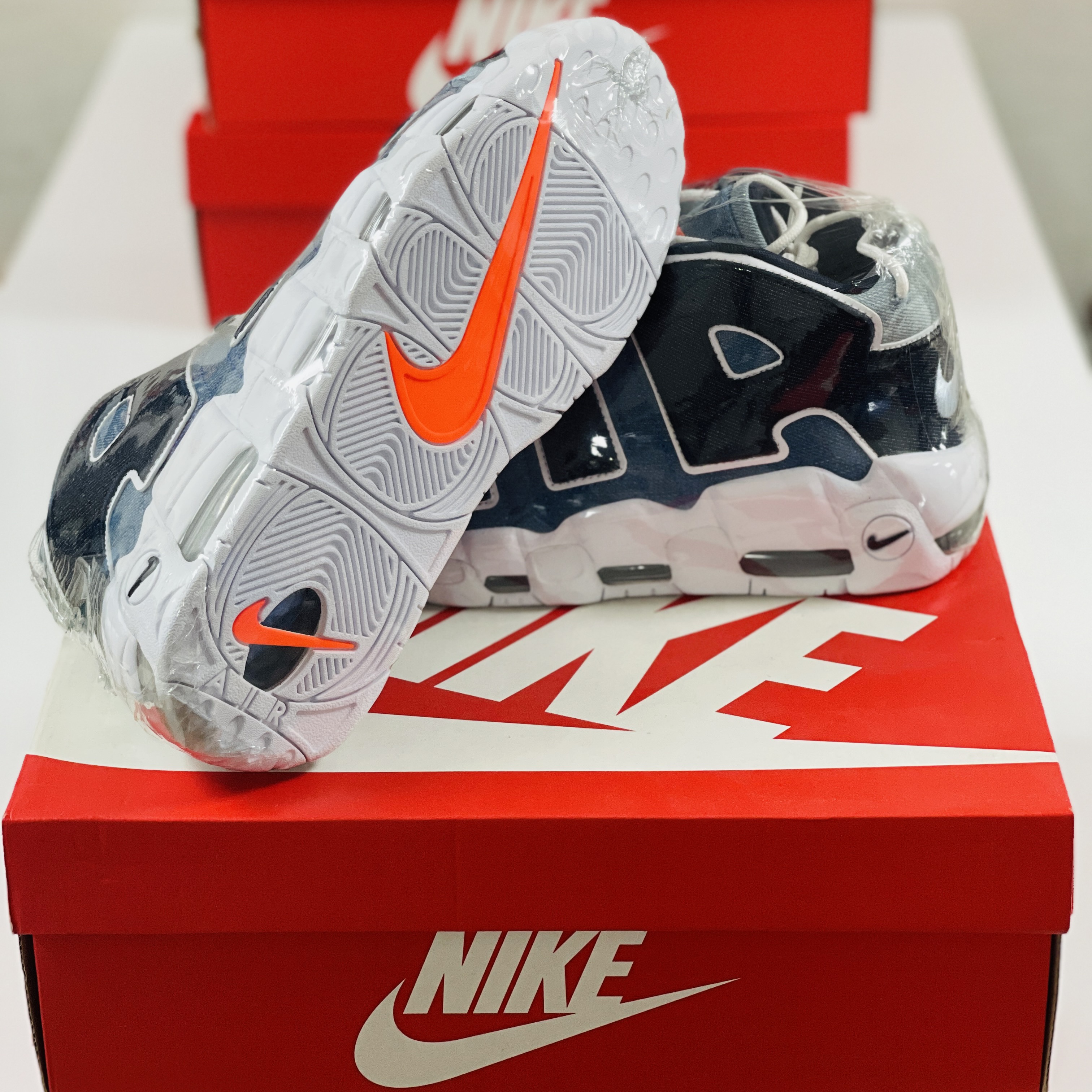 Nike Air More Uptempo 96 Denim 착용 스타일 - 5