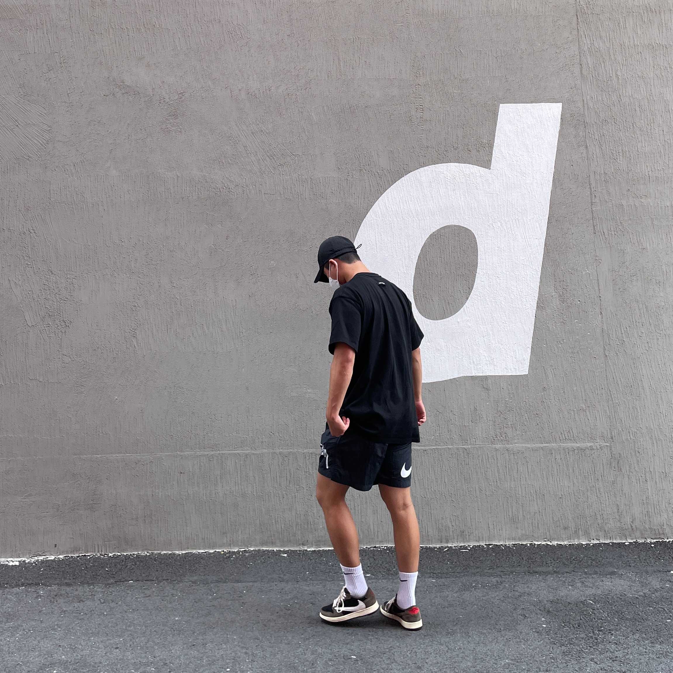 Jordan 1 x Travis Scott Retro Low OG SP Mocha, Nike x Stussy Water Shorts Off Noir 착용 스타일