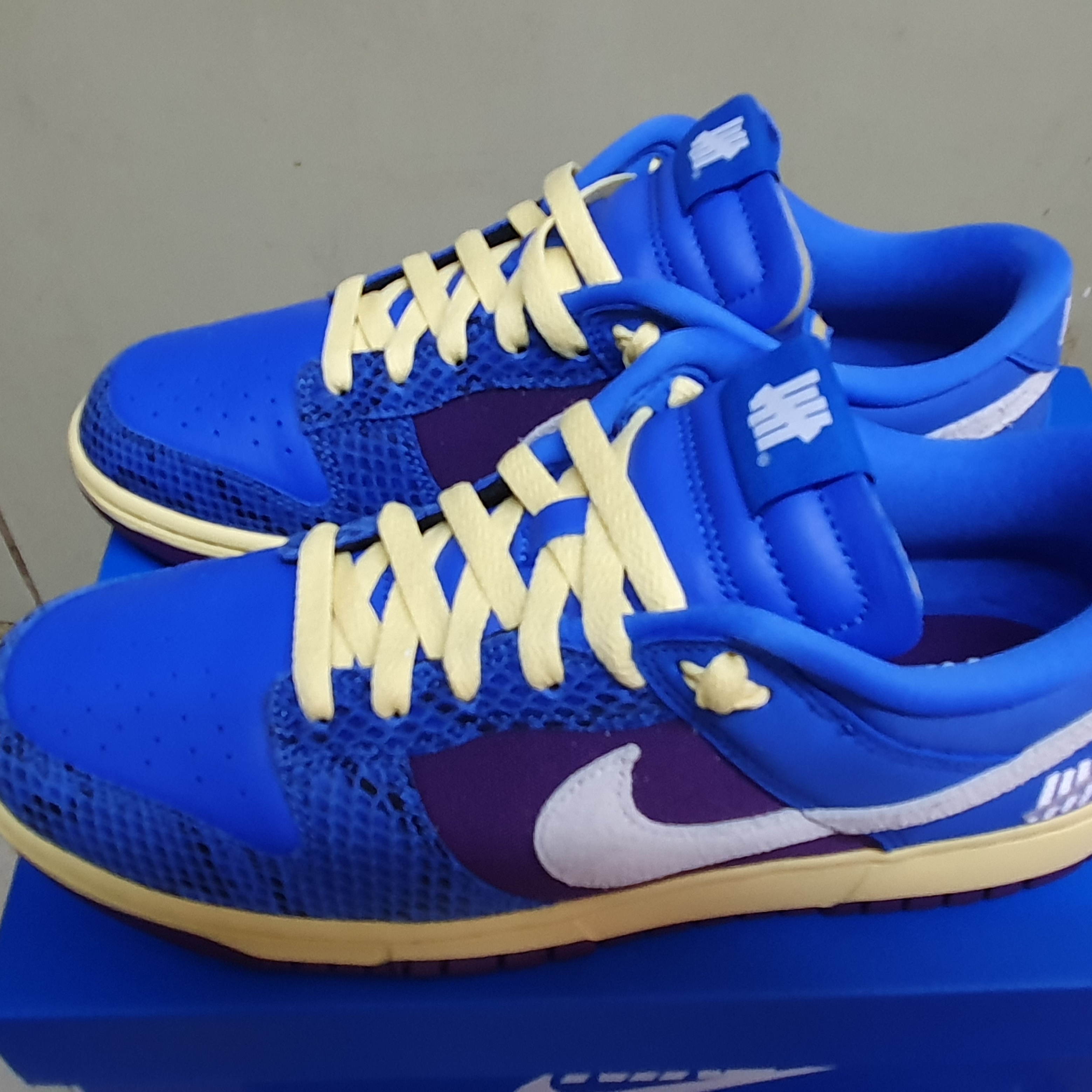 Nike x Undefeated Dunk Low SP 5 On It 착용 스타일 - 2