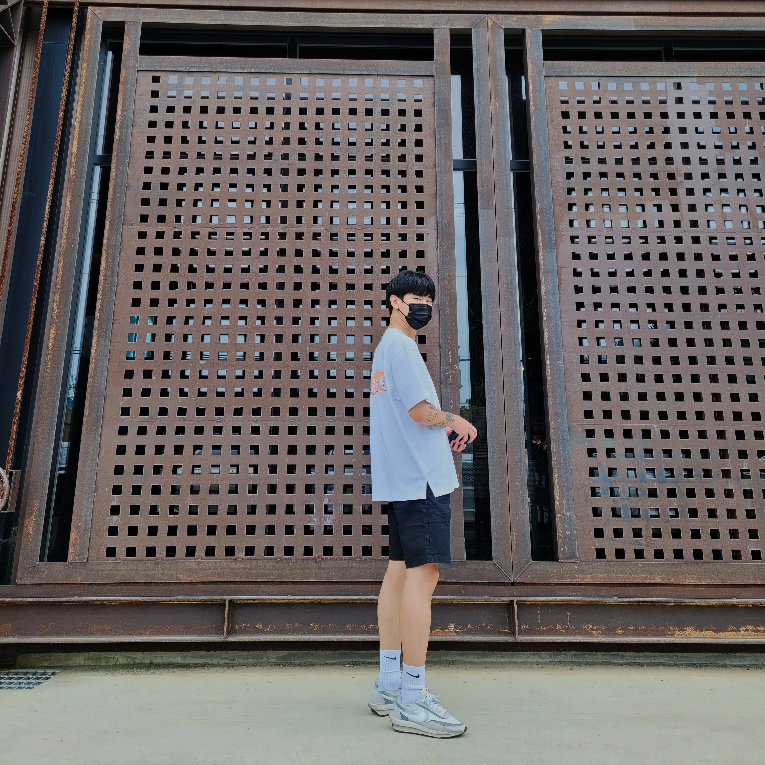 Nike x Sacai LDWaffle Summit White 착용 스타일