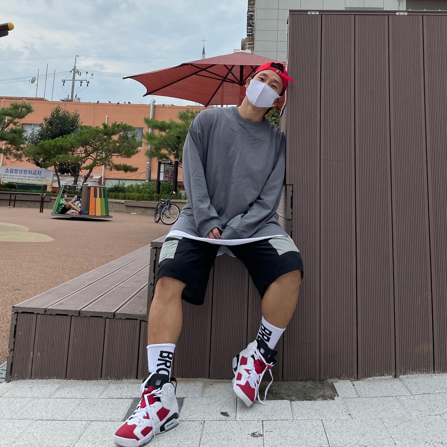 Jordan 6 Retro Carmine 2021 착용 스타일 - 2