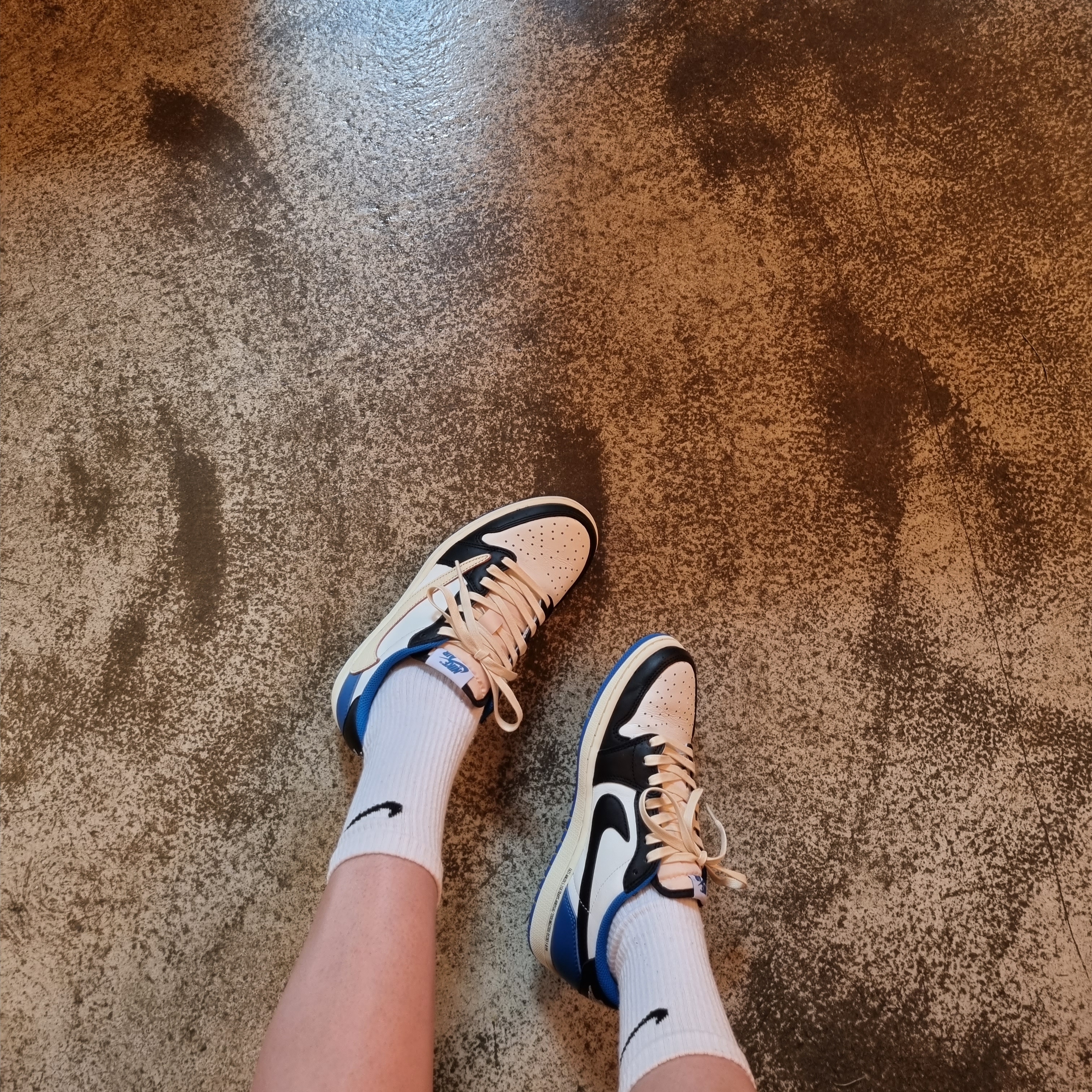 Jordan 1 x Travis Scott x Fragment Retro Low OG SP Military Blue 착용 스타일