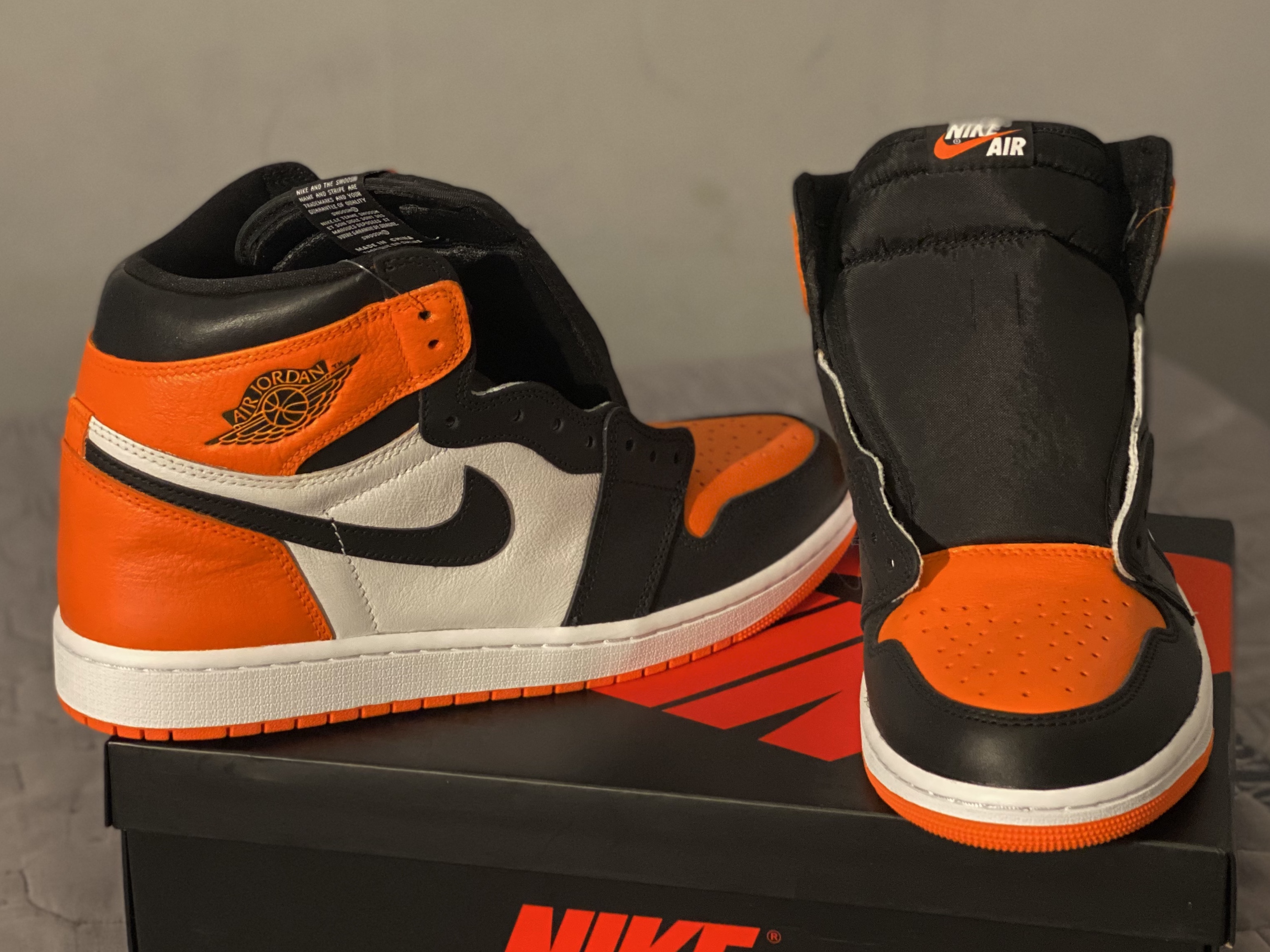 Jordan 1 Retro High OG Electro Orange, (GS) Jordan 1 Retro High OG Electro Orange 착용 스타일 - 3