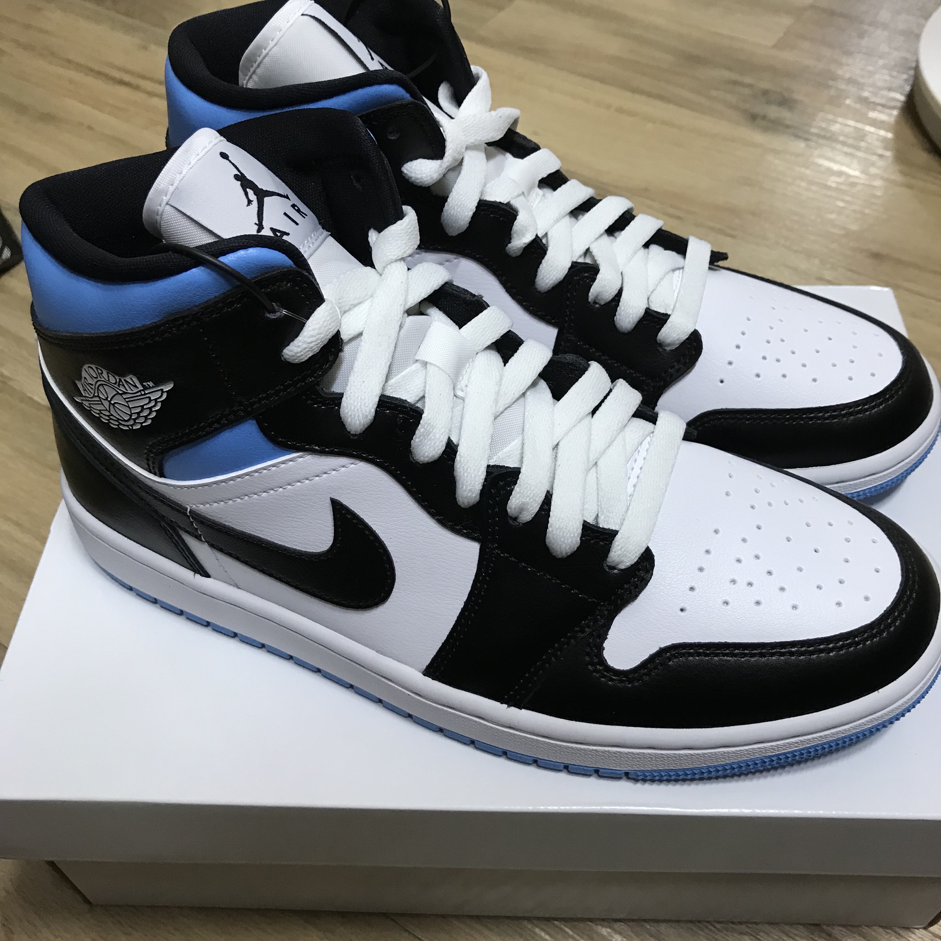 (W) Jordan 1 Mid White Black University Blue 착용 스타일