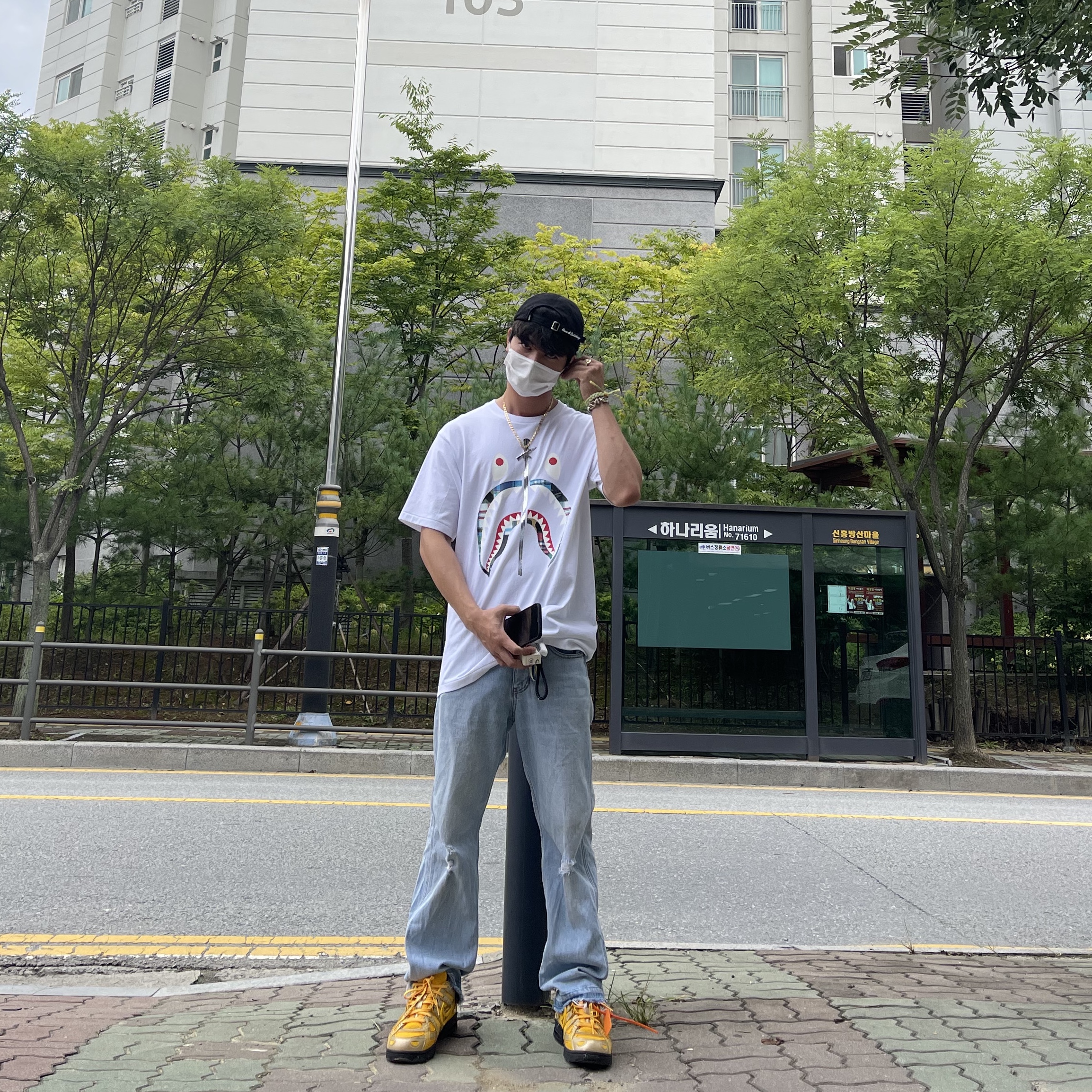 Nike x Off-White Air Rubber Dunk University Gold 착용 스타일