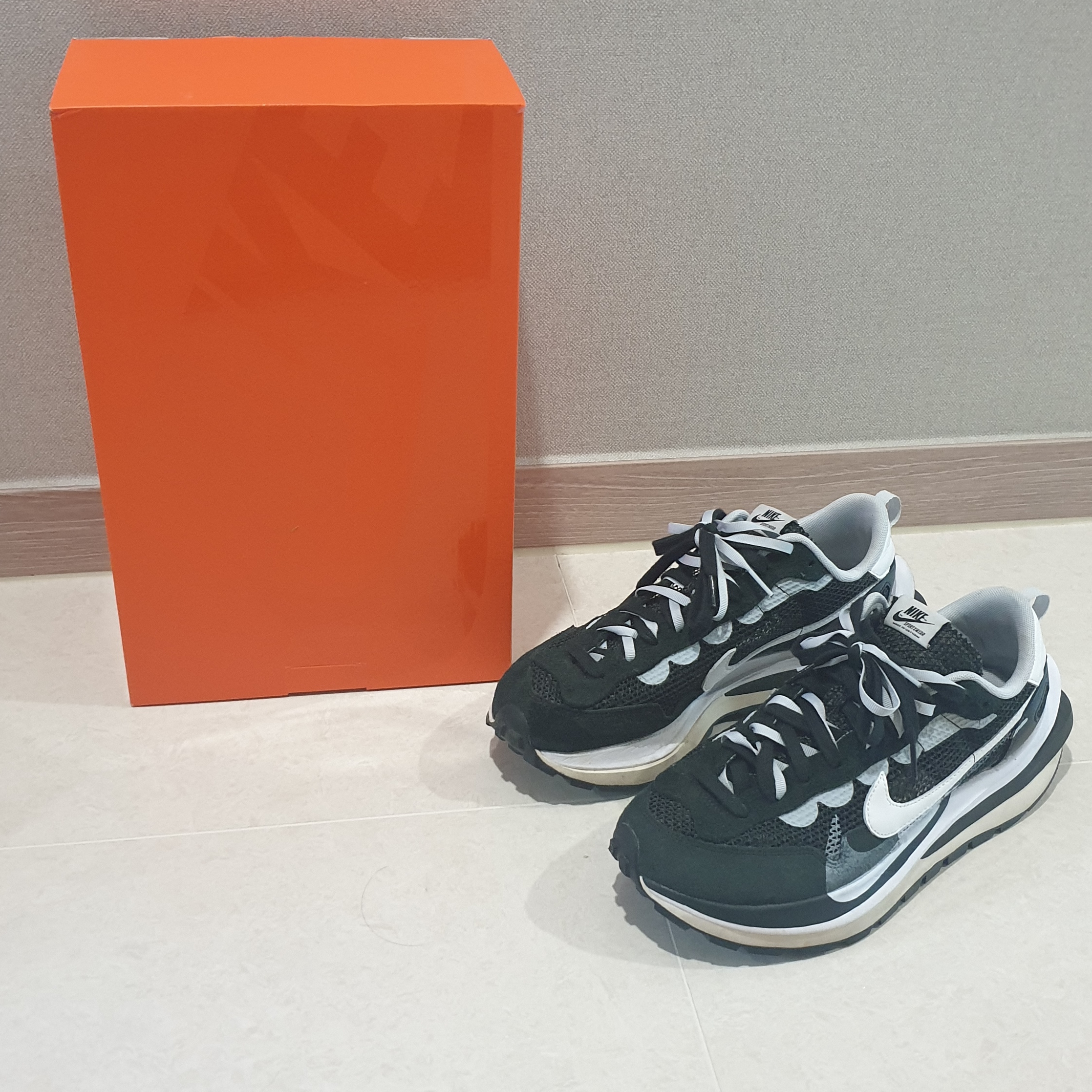 Nike x Sacai VaporWaffle Black White 착용 스타일
