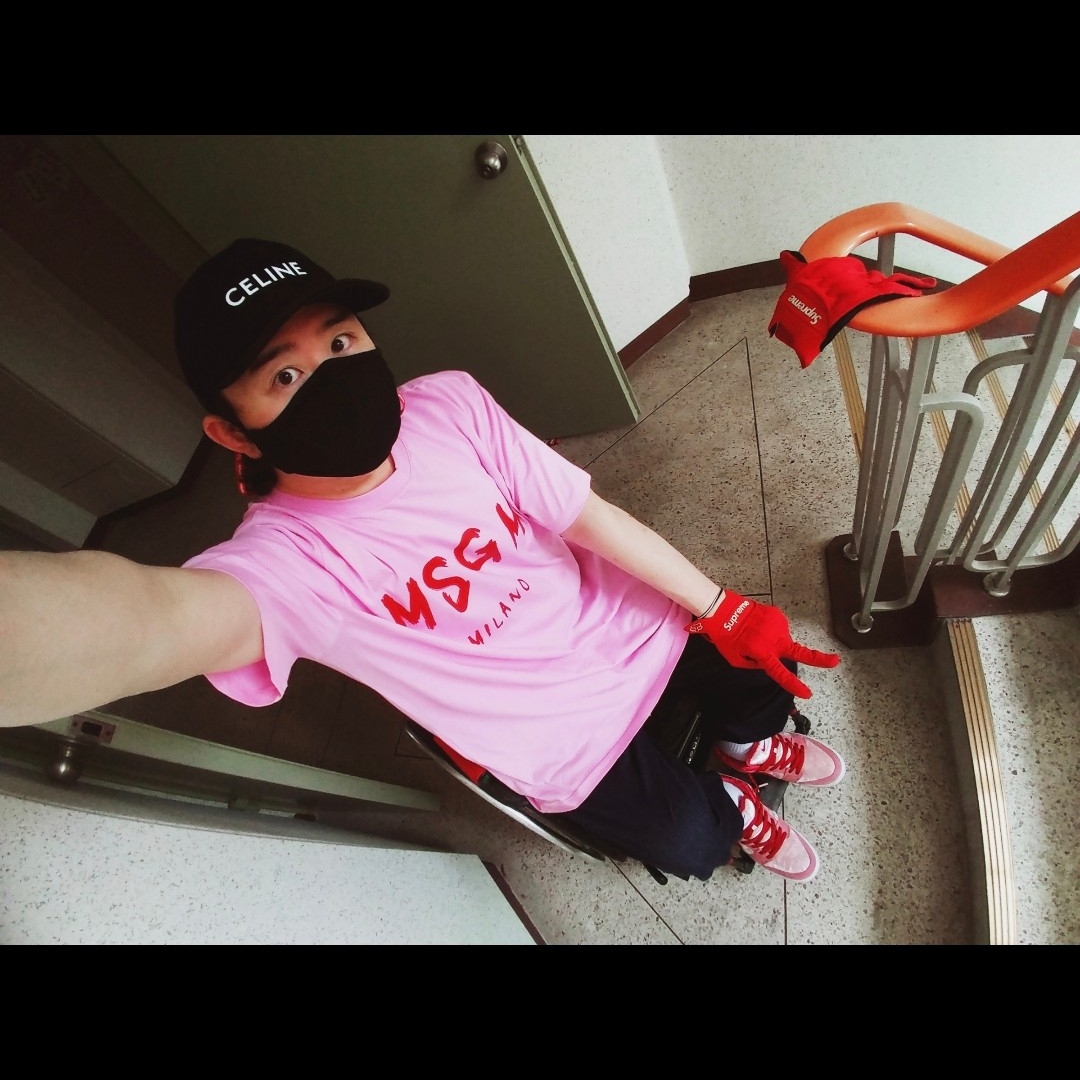 Nike x StrangeLove SB Dunk Low Pink (Regular Box), Supreme Fox Racing Bomber LT Gloves Red - 18SS 착용 스타일