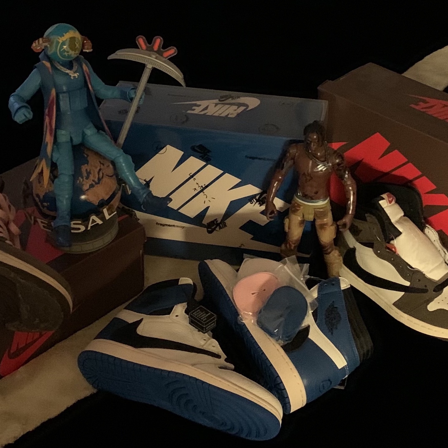 Jordan 1 x Travis Scott x Fragment Retro High OG SP Military Blue, Jordan 1 x Travis Scott Retro High OG SP Mocha 착용 스타일 - 1