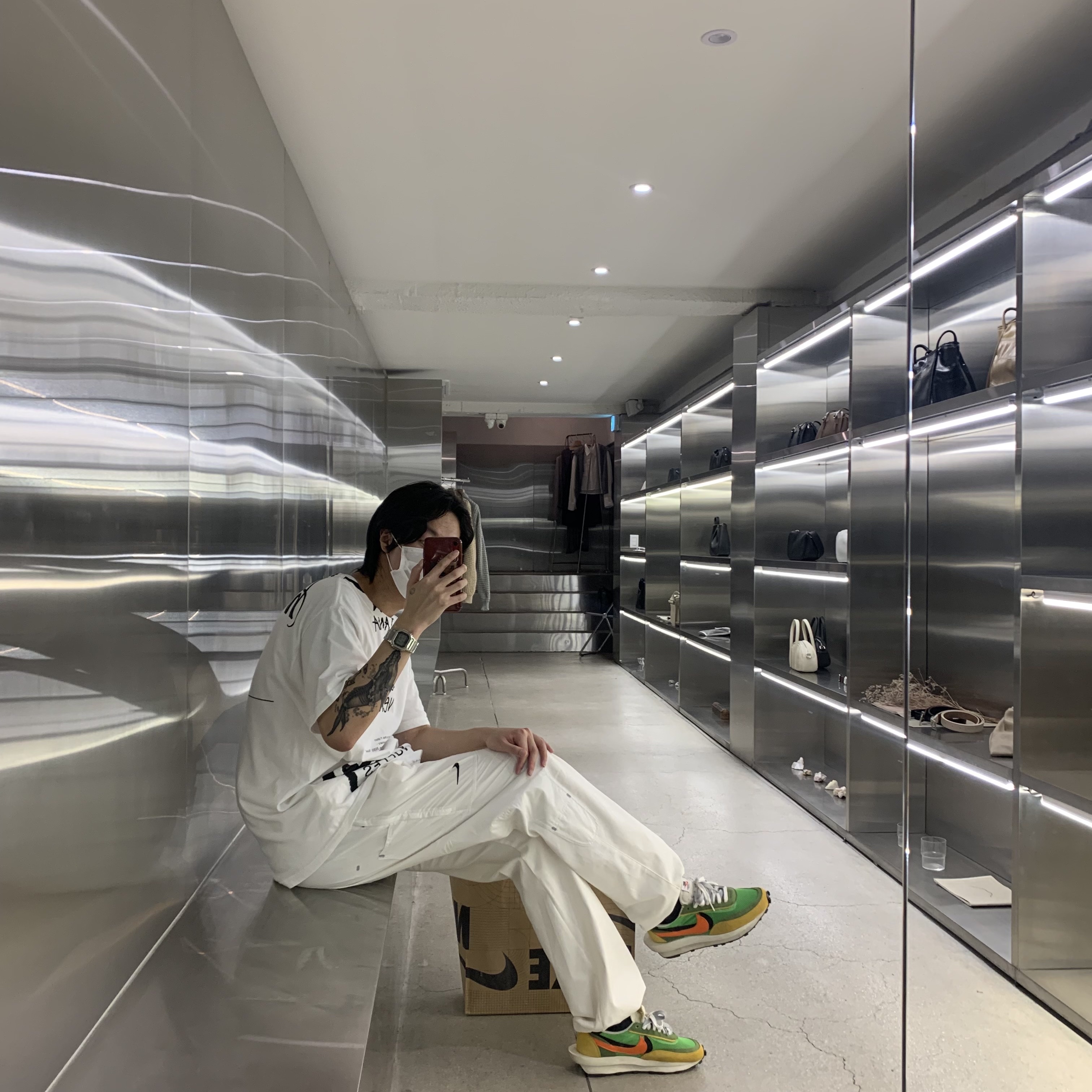Stussy x Takahiromiyashita The Soloist 40 WT T-Shirt, Nike x Off-White NRG Pants White 착용 스타일